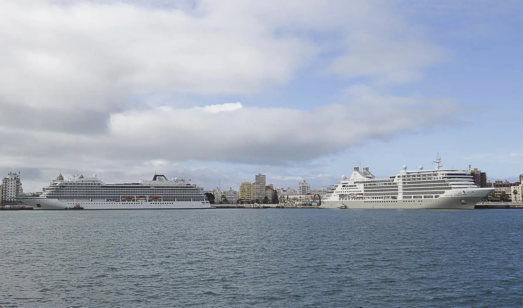 El puente de diciembre trae al puerto de Cádiz a más de 4.700 turistas en cuatro cruceros