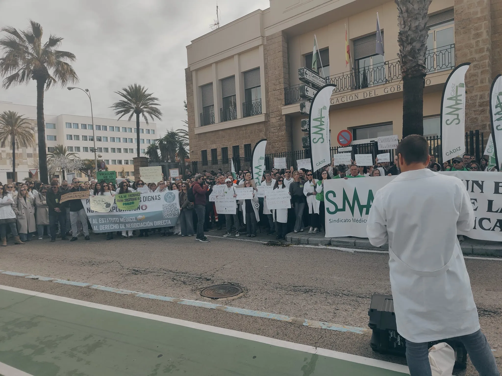 Protesta de los médicos gaditanos en la ciudad de Cádiz. 