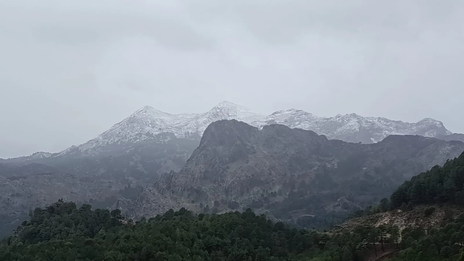 Imagen de alguna las cotas mas sobresalientes de la provincia con un retrato clásicamente invernal