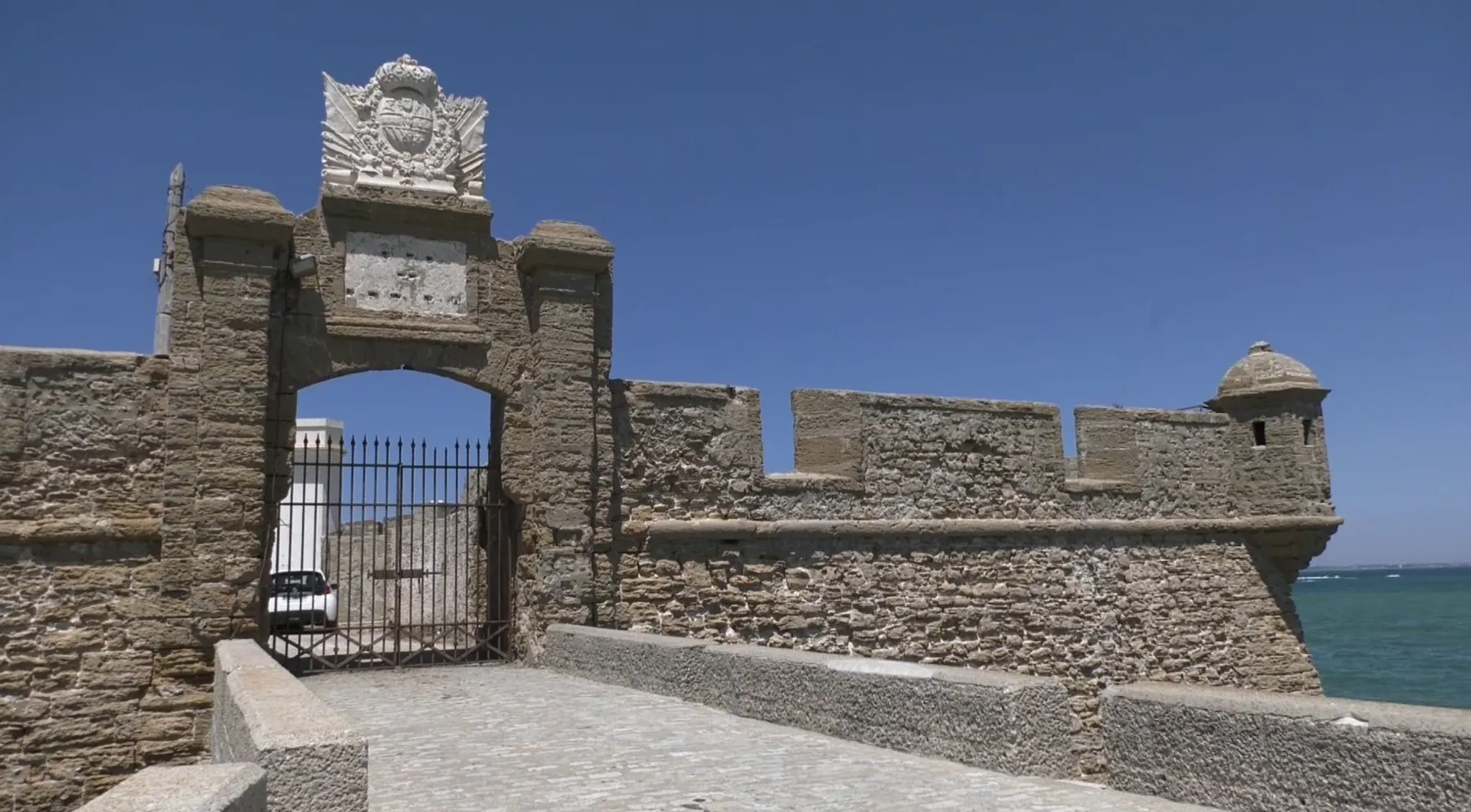 Portada de la antigua fortaleza lugar donde sucedieron los hechos