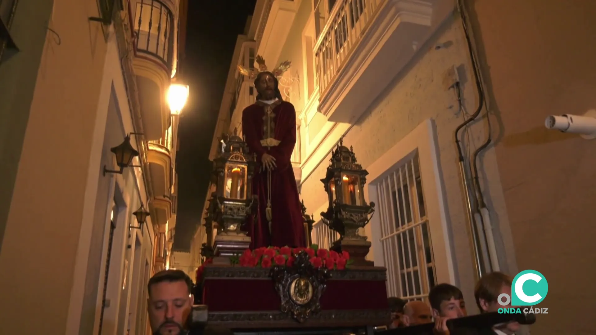 La imagen en un Vía Crucis por las calles de la capital gaditana