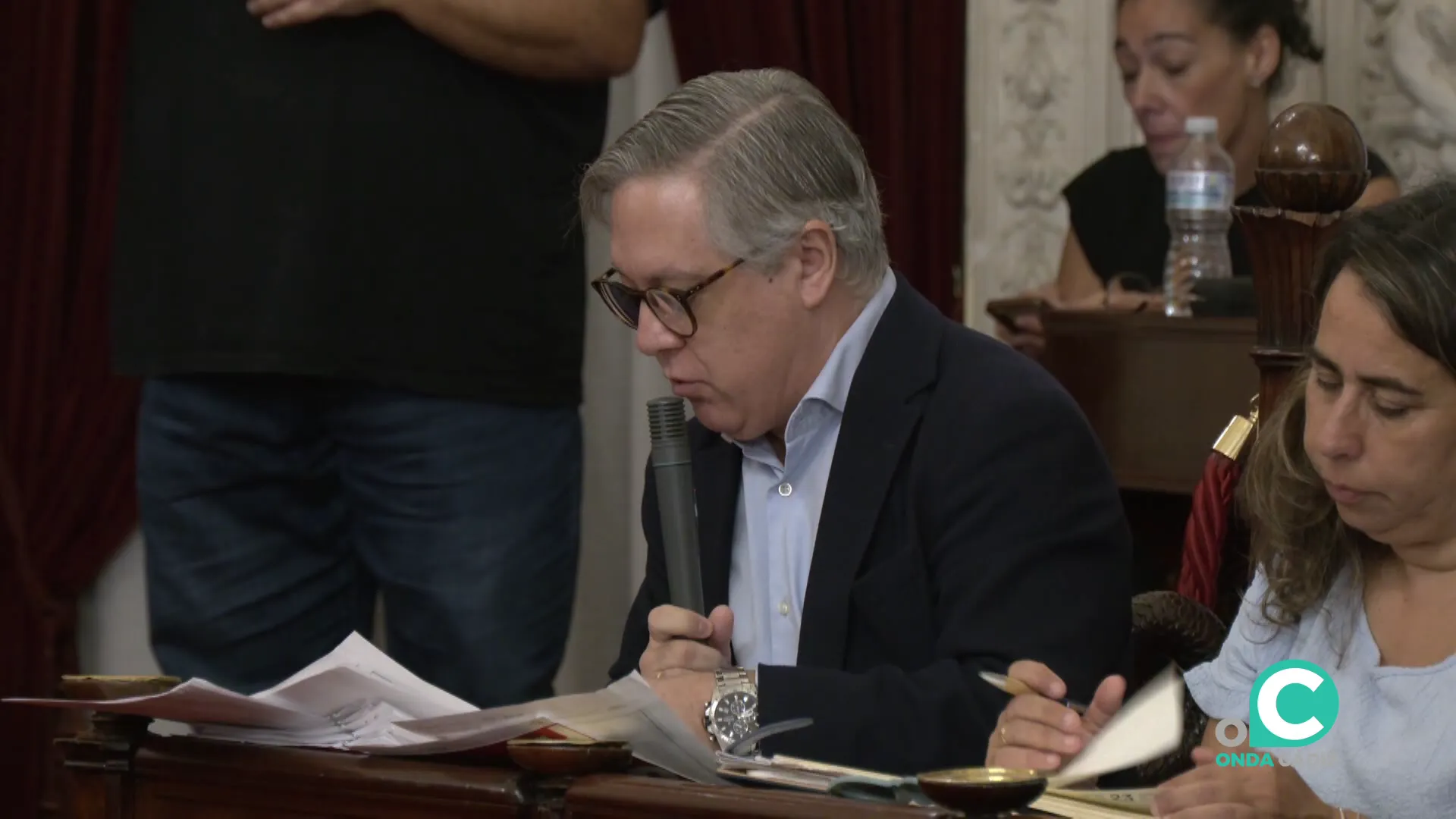 El portavoz de la formación Óscar Torres, durante una intervención plenaria