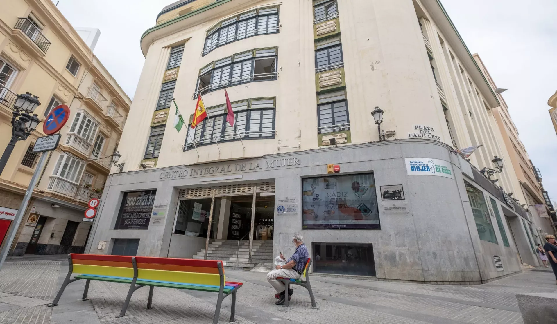 Fachada del Centro Integral de la Mujer, en Plaza del Palillero.