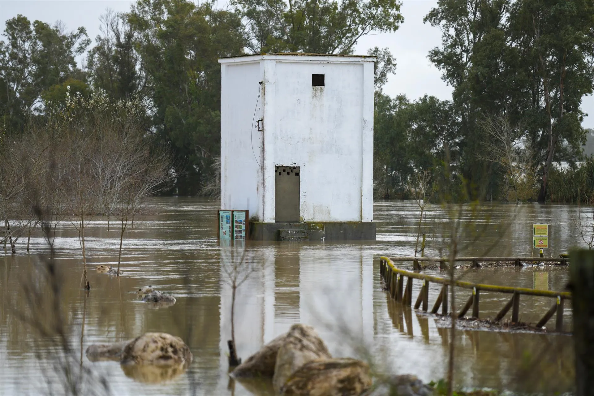 Imágenes del río Guadalete a su paso por la barriada de la Corta