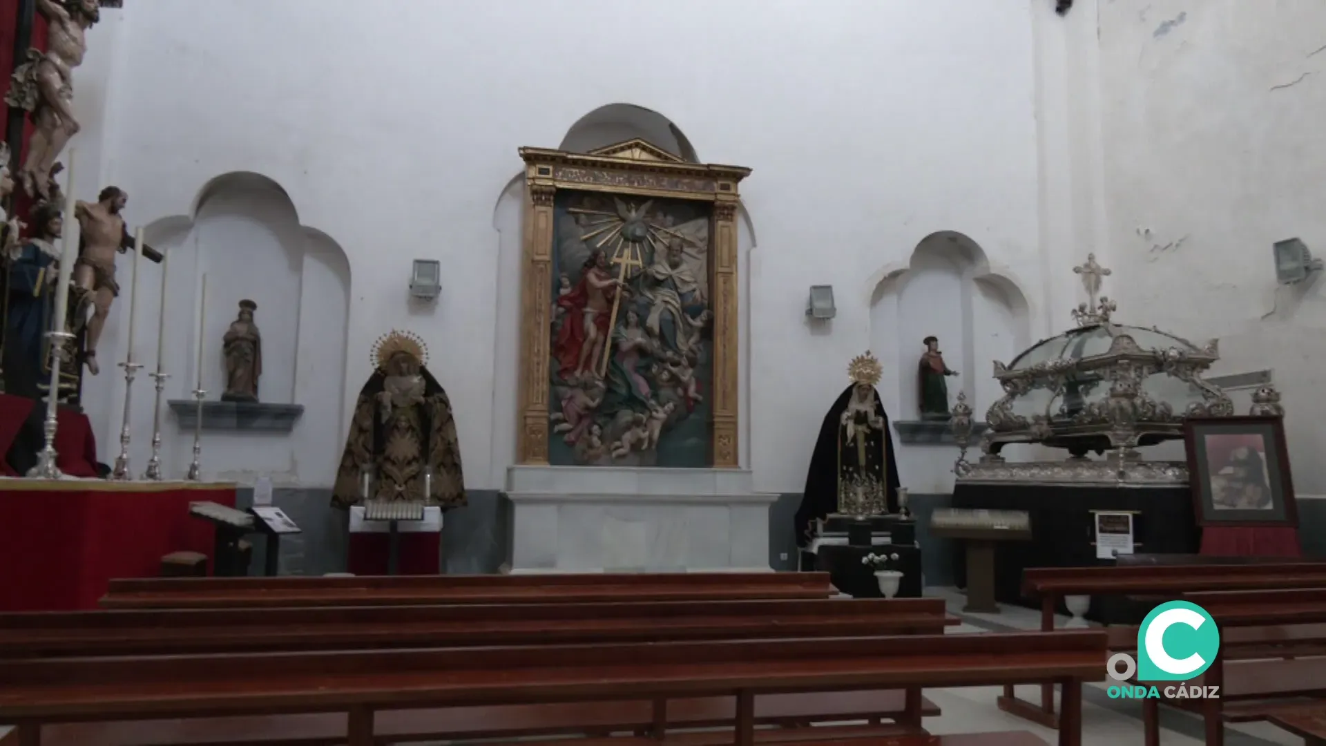 Interior de la iglesia de Santa Cruz, situada en el barrio del Pópulo. 