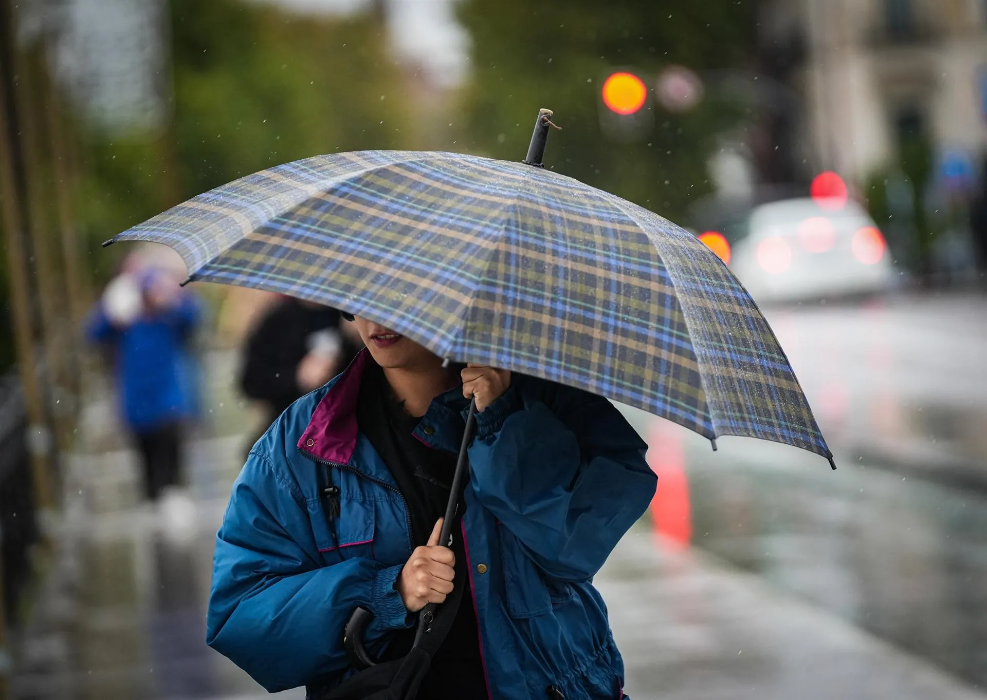 Los paraguas serán necesarios en las localidades gaditanas durante toda la jornada