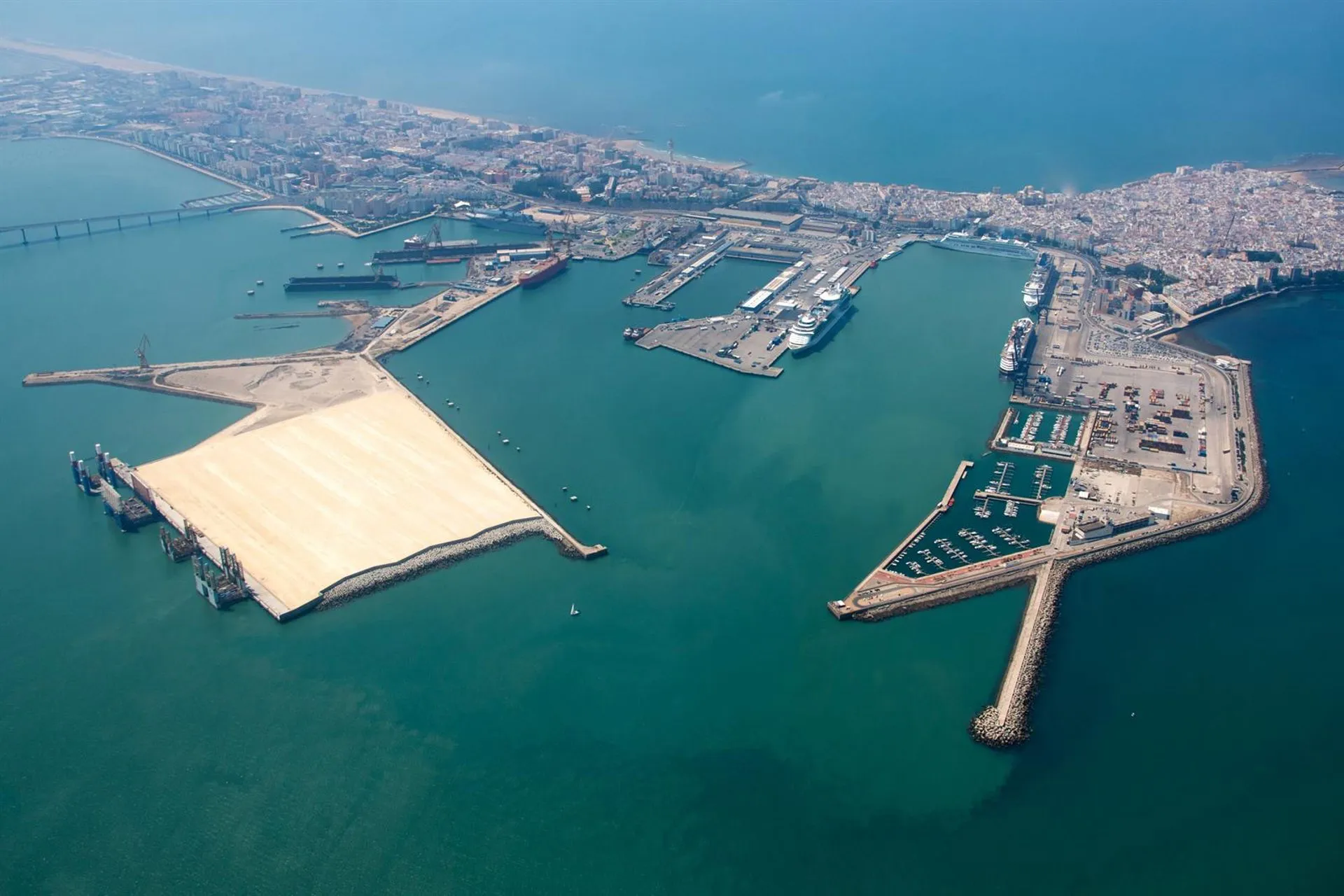 Imagen del puerto de Cádiz