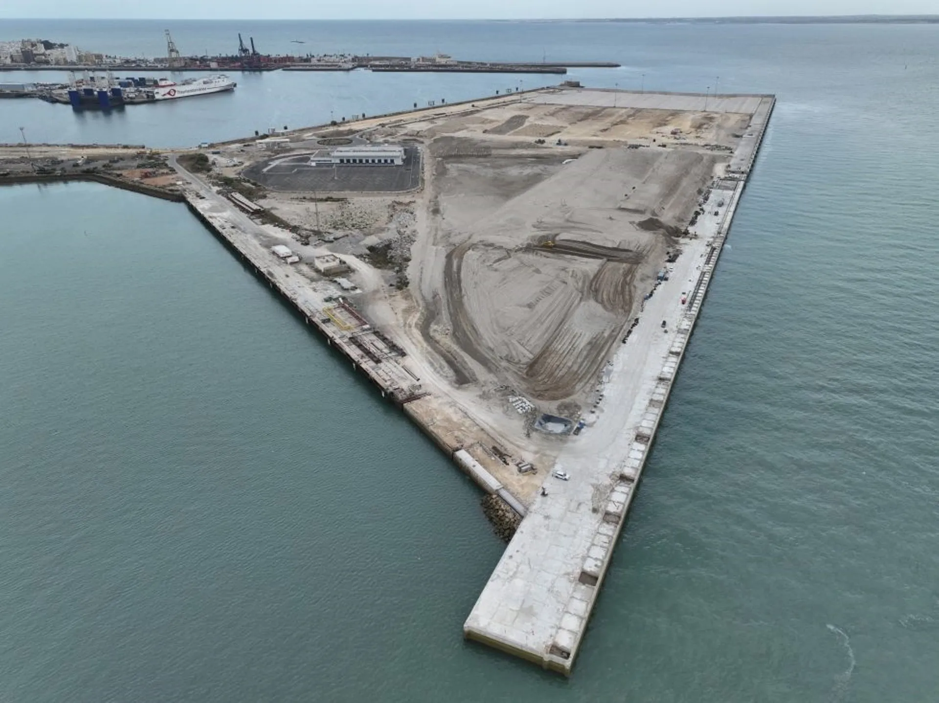 Ejecución de la nueva terminal de contenedores del puerto de Cádiz.