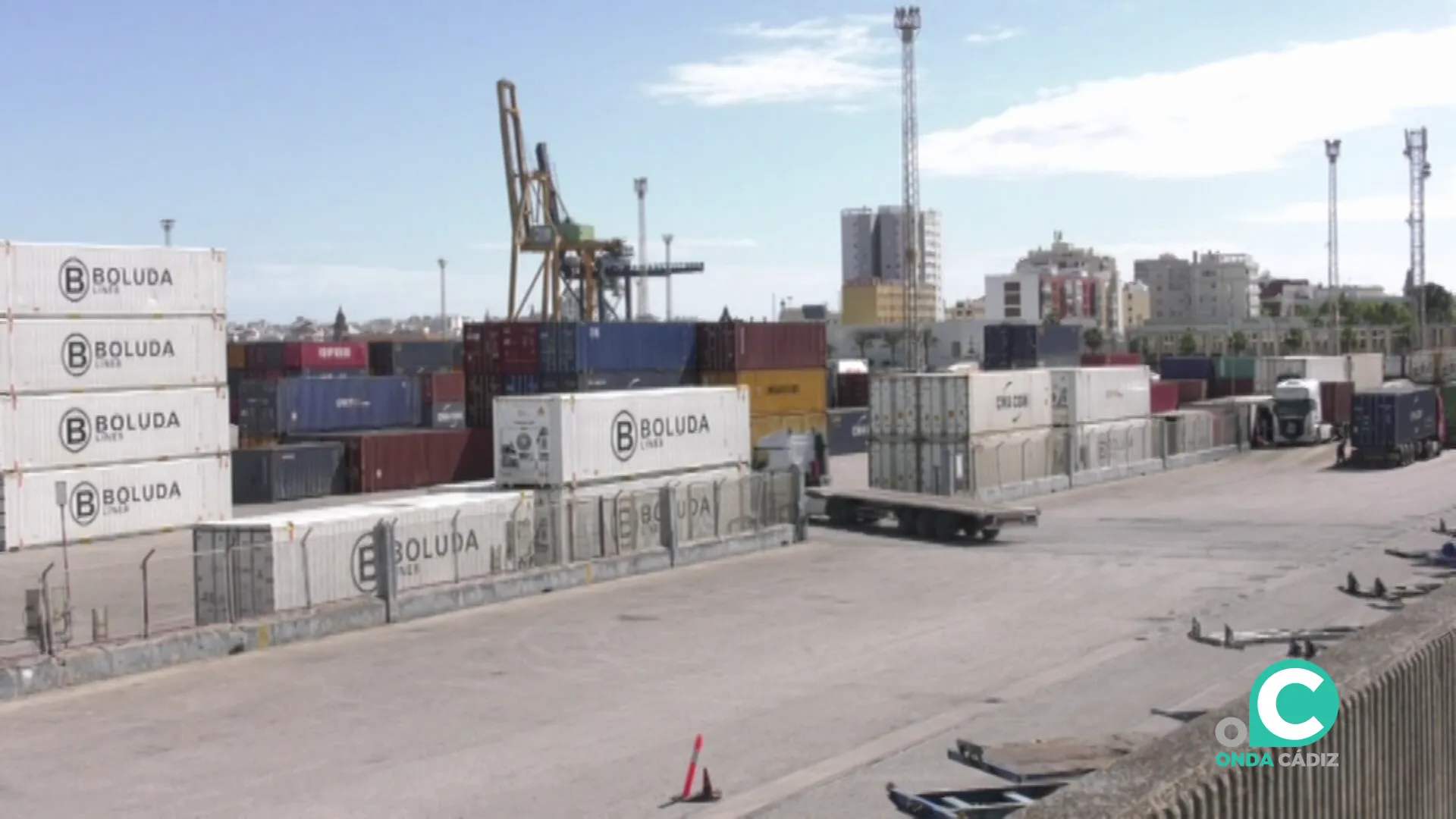 Contenedores en el puerto de Cádiz