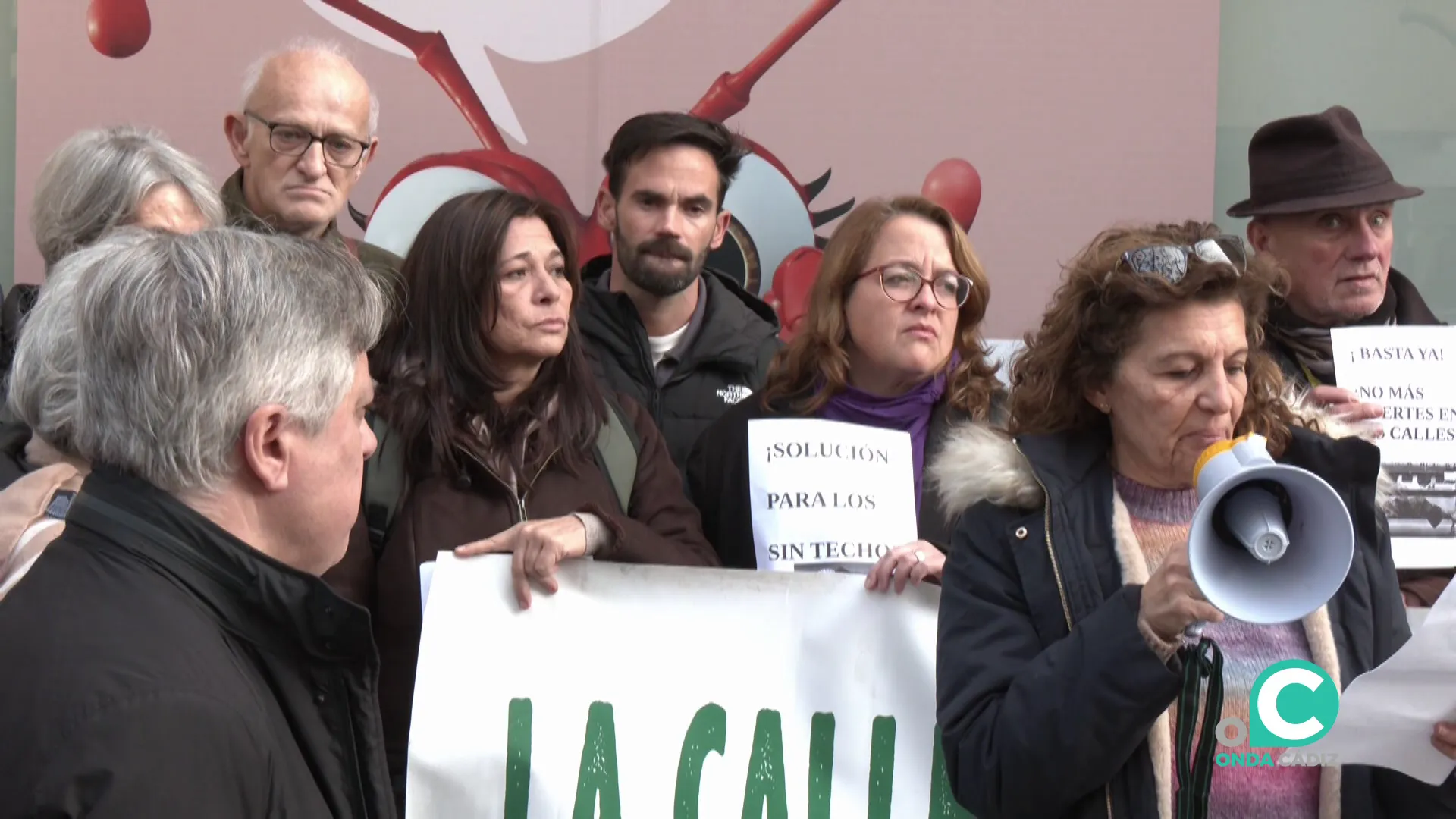 Ediles de Adelante Izquierda Gaditana durante una de las concentraciones por el fallecimiento de personas sin techo