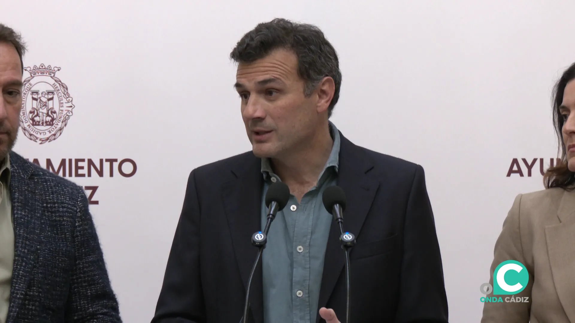 El regidor gaditano contesta a los medios este viernes en el Ayuntamiento de Cádiz