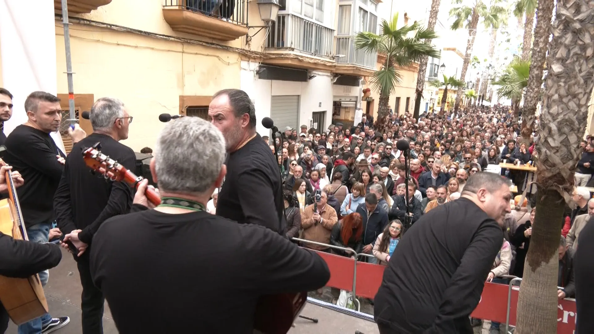 Éxito de público y organización en una Erizada singular al sustituir las gambas a los erizos 