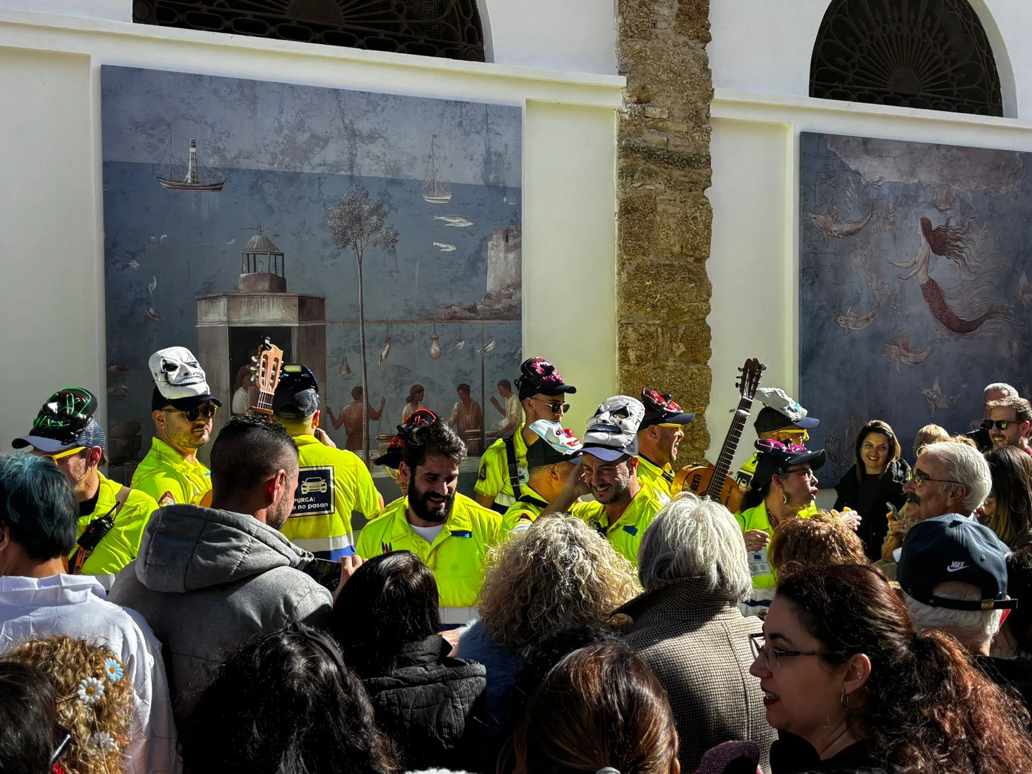 Un momento de la actuación de la chirigota cuartofinalista La purga: los que no pasan.