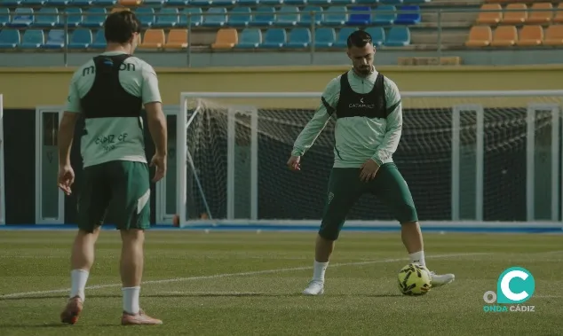 Suso junto a Iza en la sesión de este viernes (Foto: Cádiz CF)