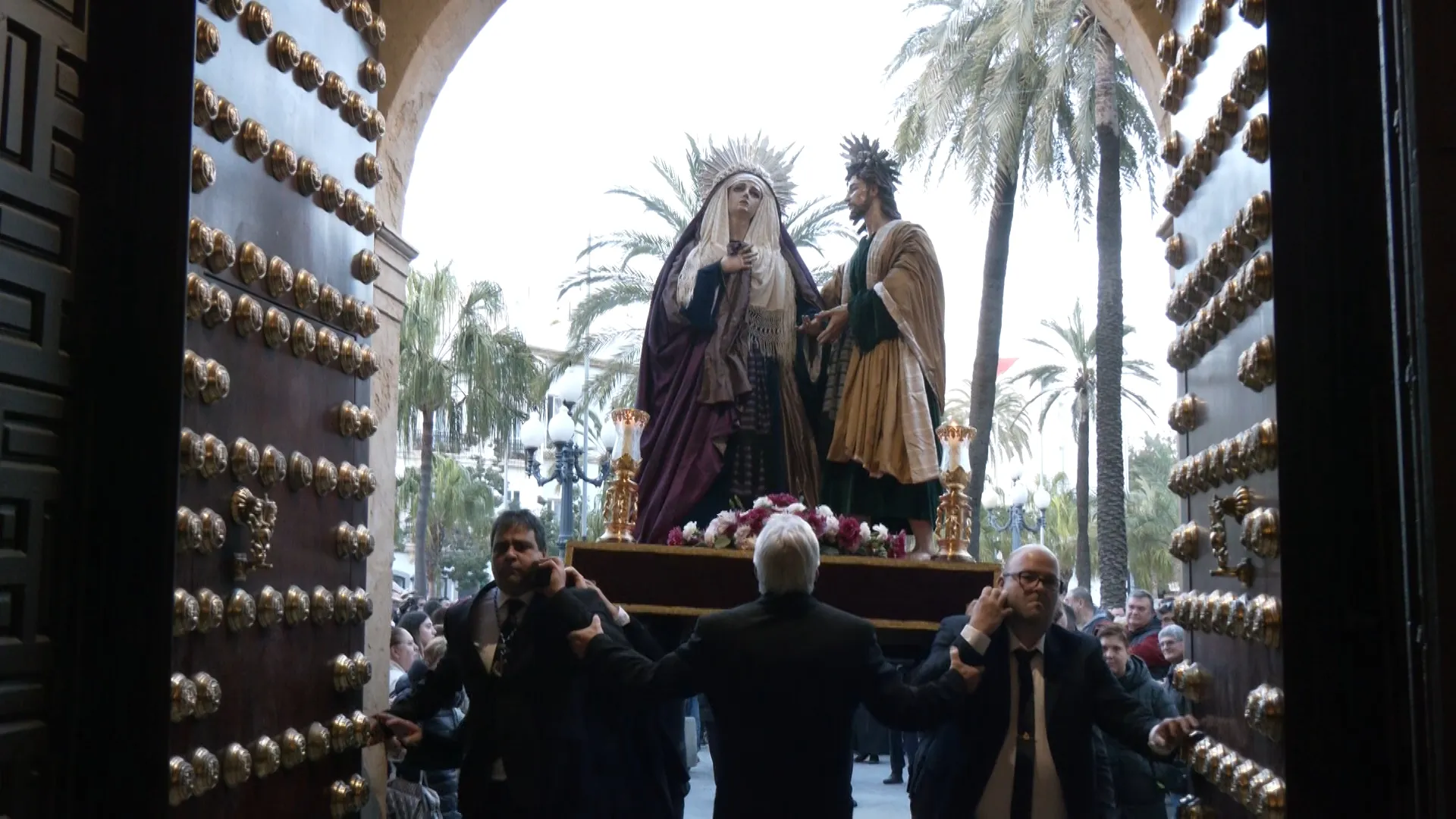 Este sábado se han iniciado los traslados de las cofradías de Santa Cruz