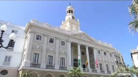 Una imagen de la fachada del Ayuntamiento de Cádiz.