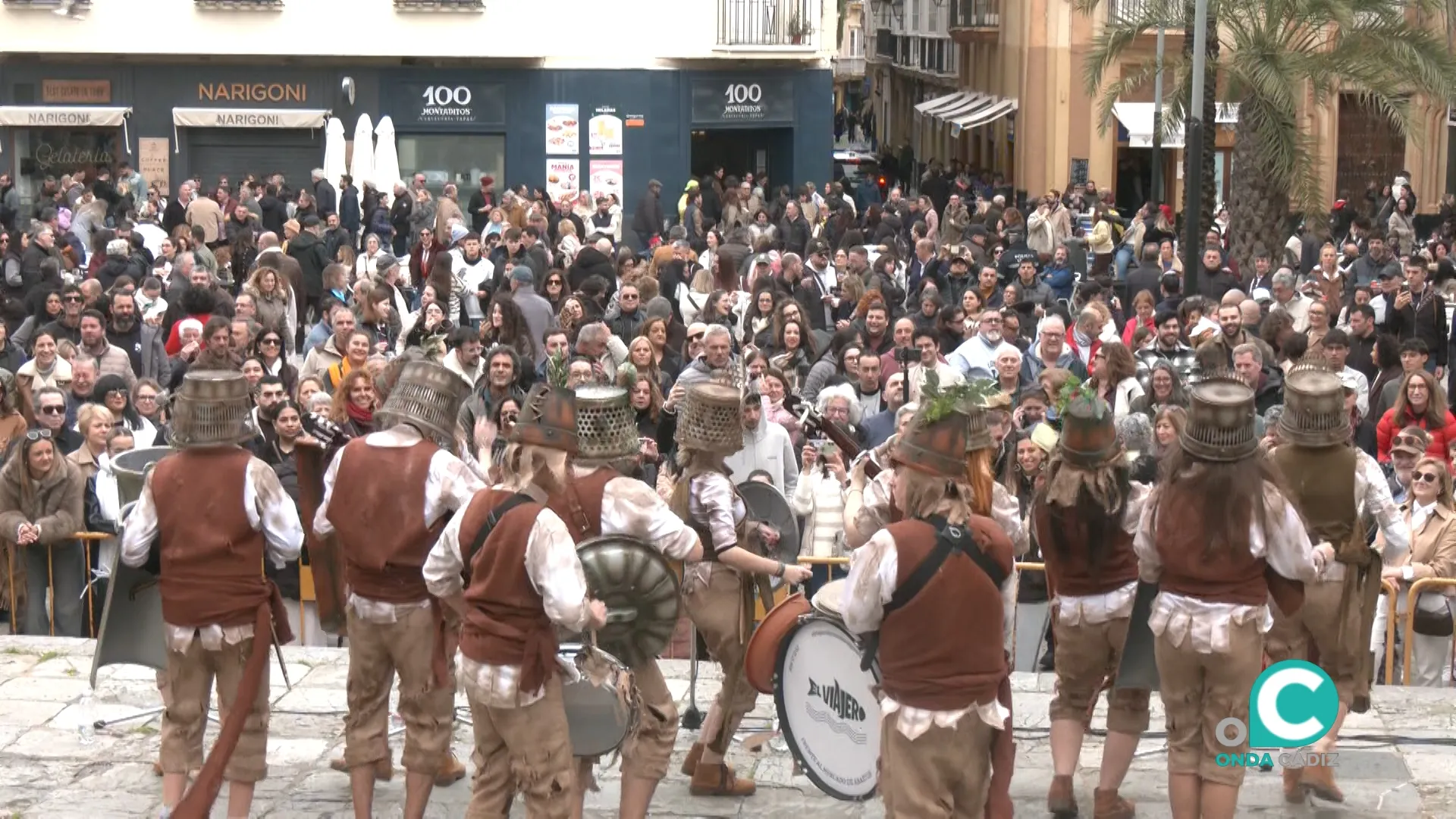Ambiente en la Plaza de la Catedral con la Chicharronada Popular. 
