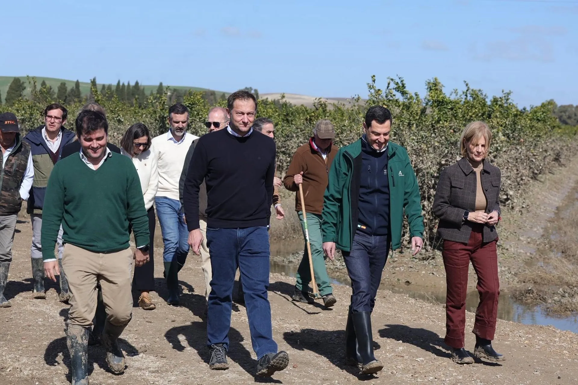 Visita del comisario europeo de Agricultura, Christophe Hansen, a Jerez de la Frontera, junto al presidente de la Junta de Andalucía.