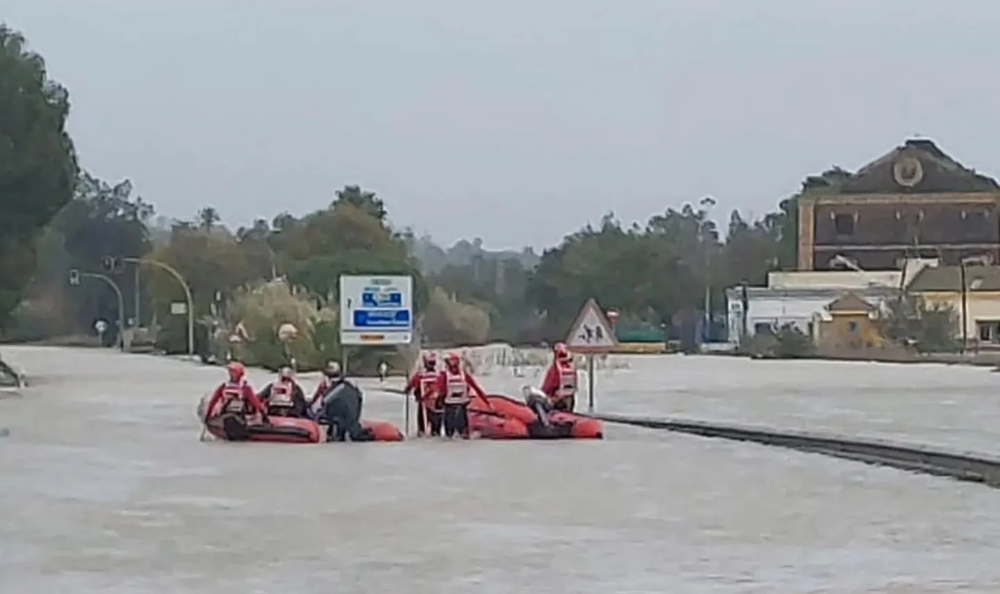 Cruz Roja mantiene activos sus recursos de emergencia ante la situación metereológica. 