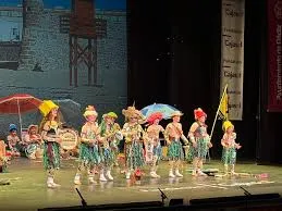 Una de las agrupaciones de la categoría infantil actuando en el Falla.