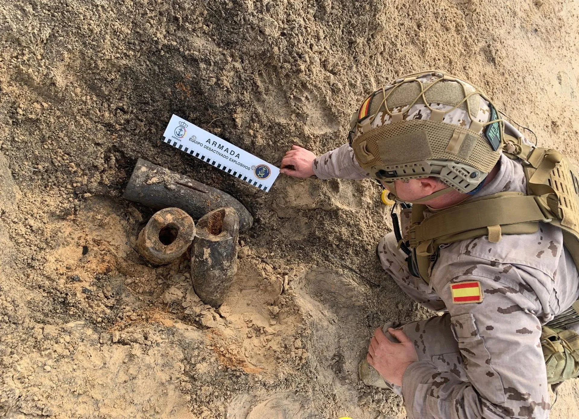 Un artificiero en el lugar del hallazgo