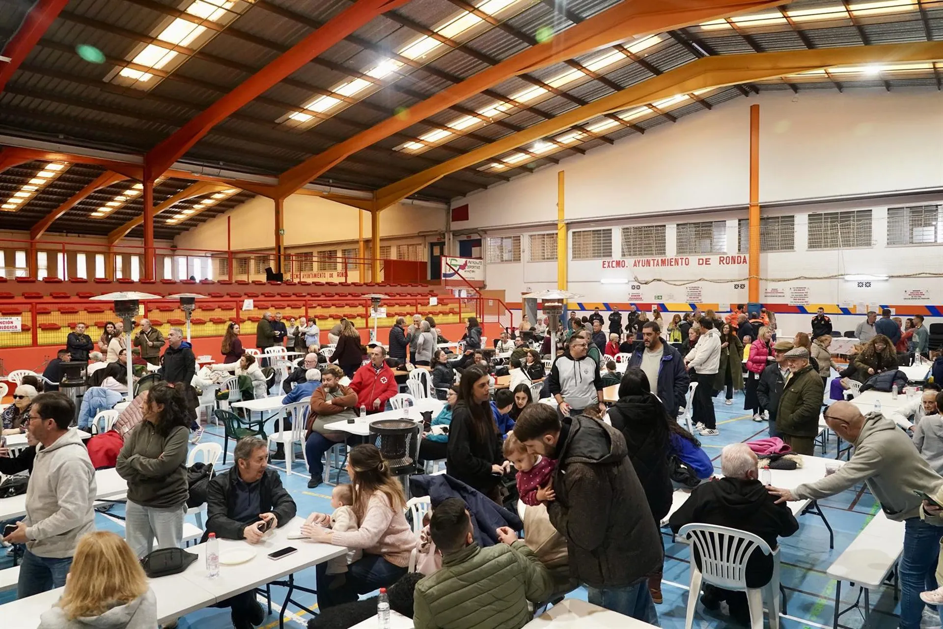 La Junta de Andalucía ha dispuesto un dispositivo especial para trasladar a los habitantes a sus hogares