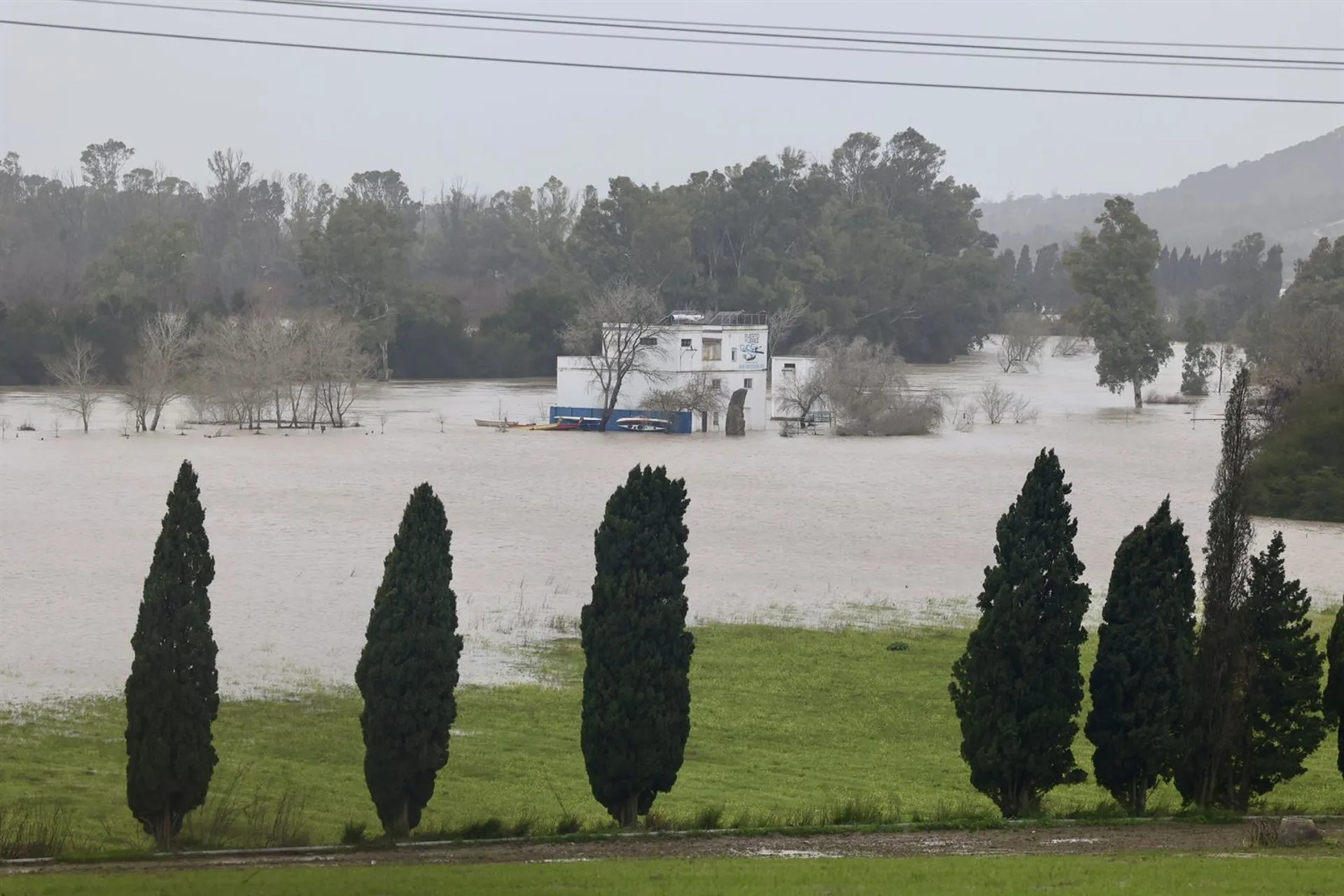 El río Guadalete a su paso por una zona rural de Jerez, inundada por la crecida el pasado fin de semana.