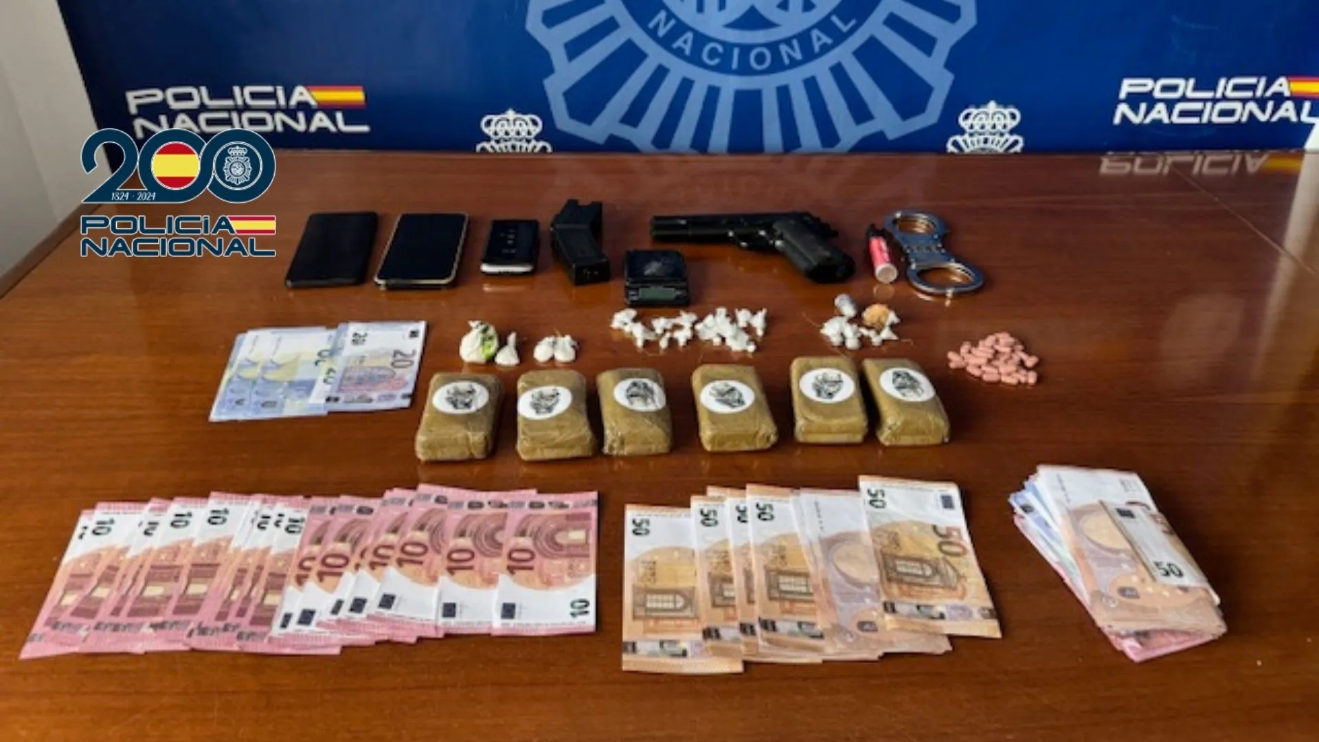 Genero confiscado en el piso registrado en la capital gaditana