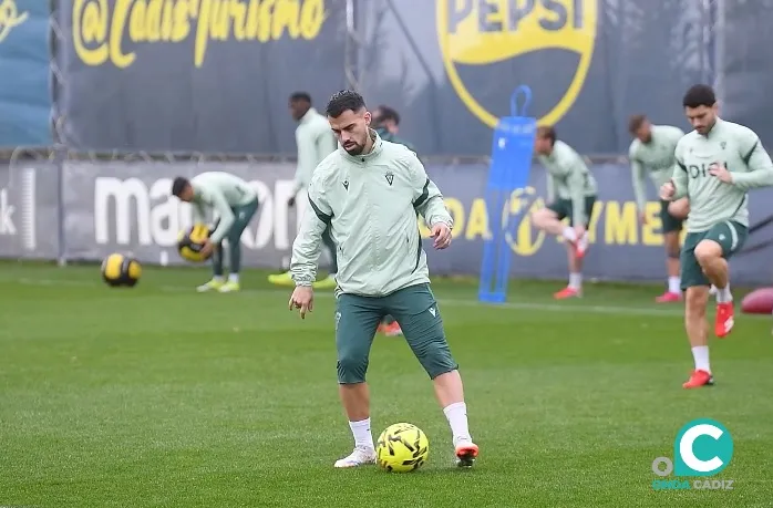 El gaditano en la sesión desarrollada en la Ciudad Deportiva Bahía de Cádiz (Foto: Cádiz CF)