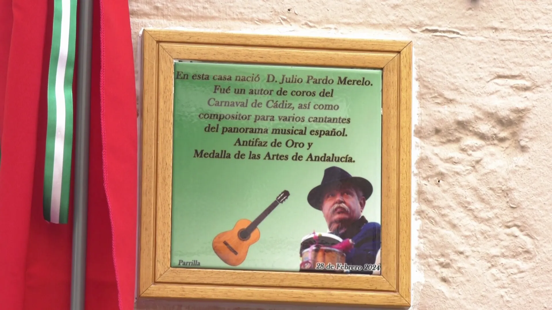 Placa en la casa del afamado corista descubierta en su casa natal en febrero de 2024