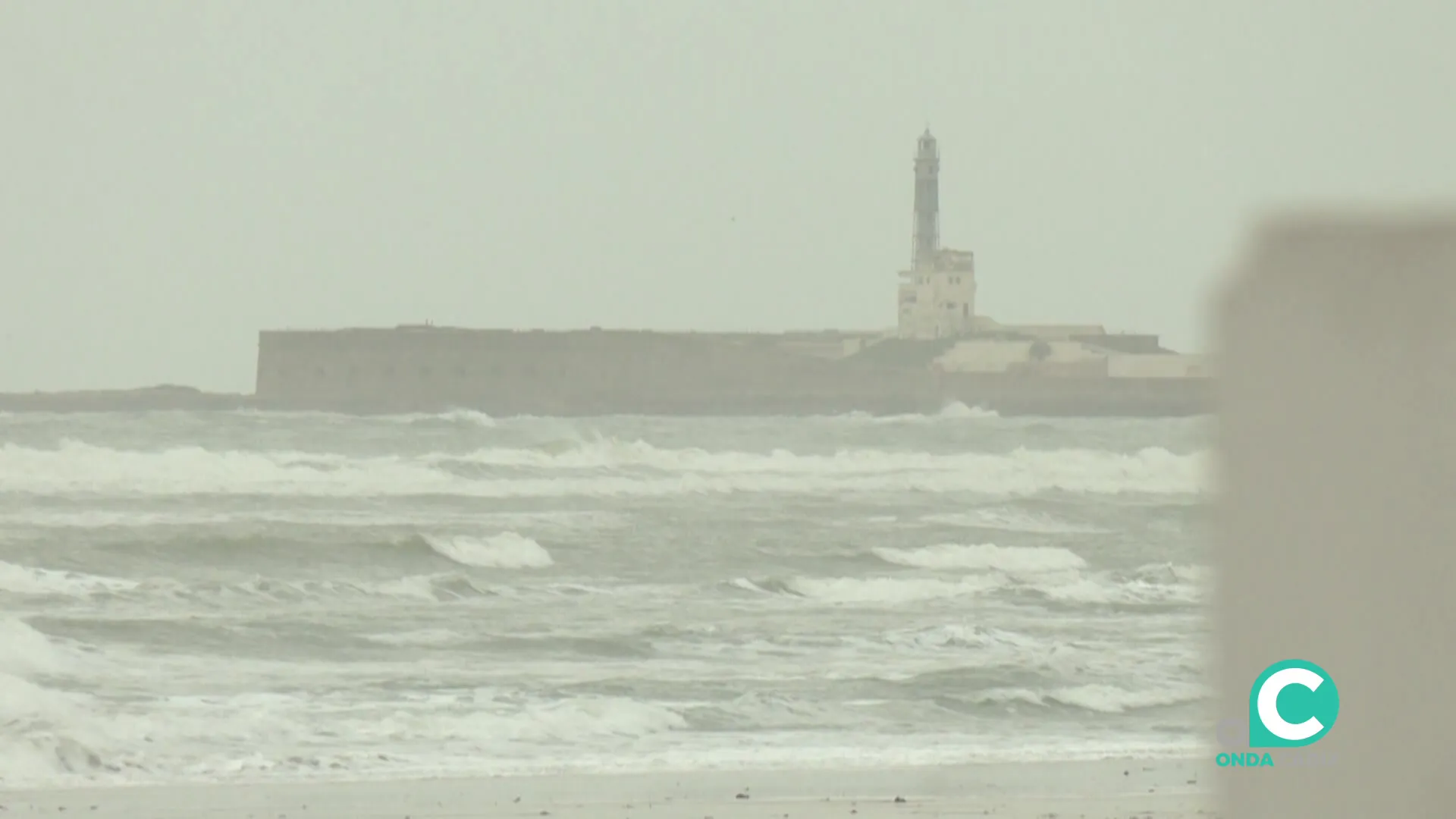 Castillo San Sebastian bajo el oleaje del temporal