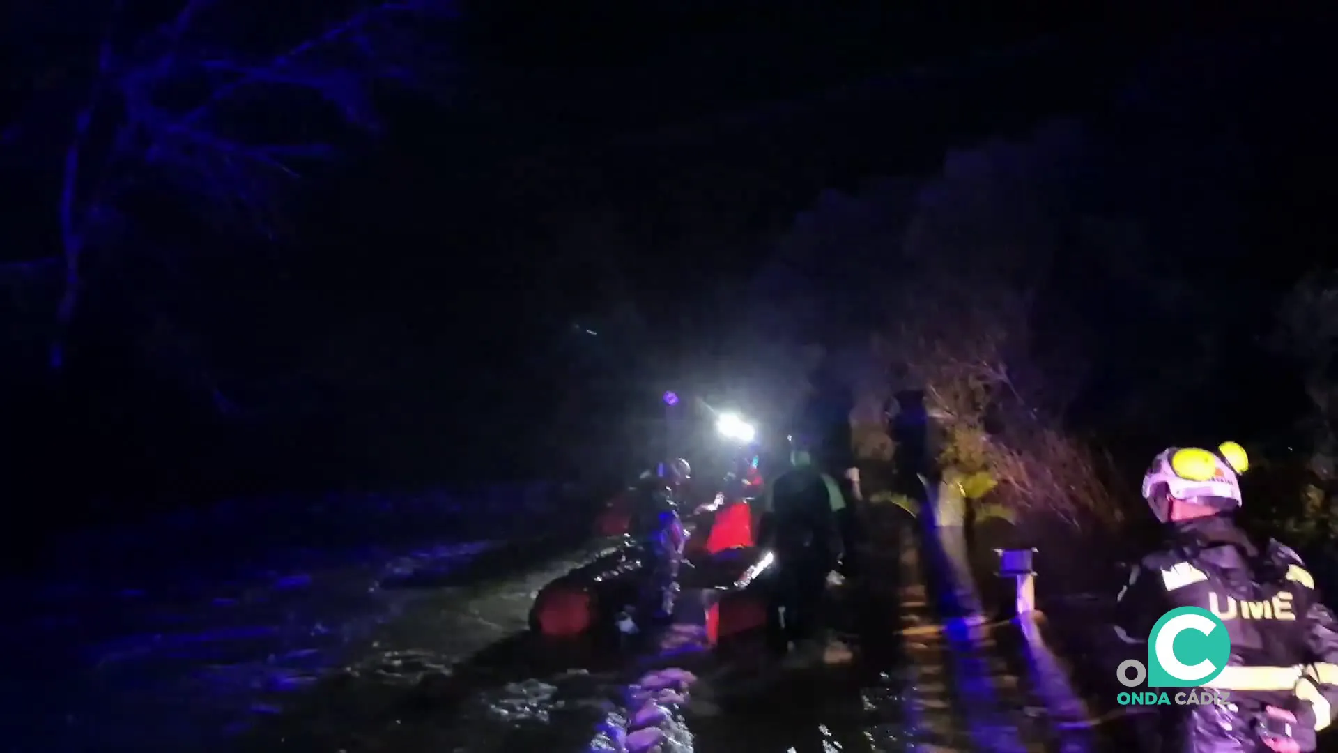 Efectivos de la UME en labores de rescate en la provincia 