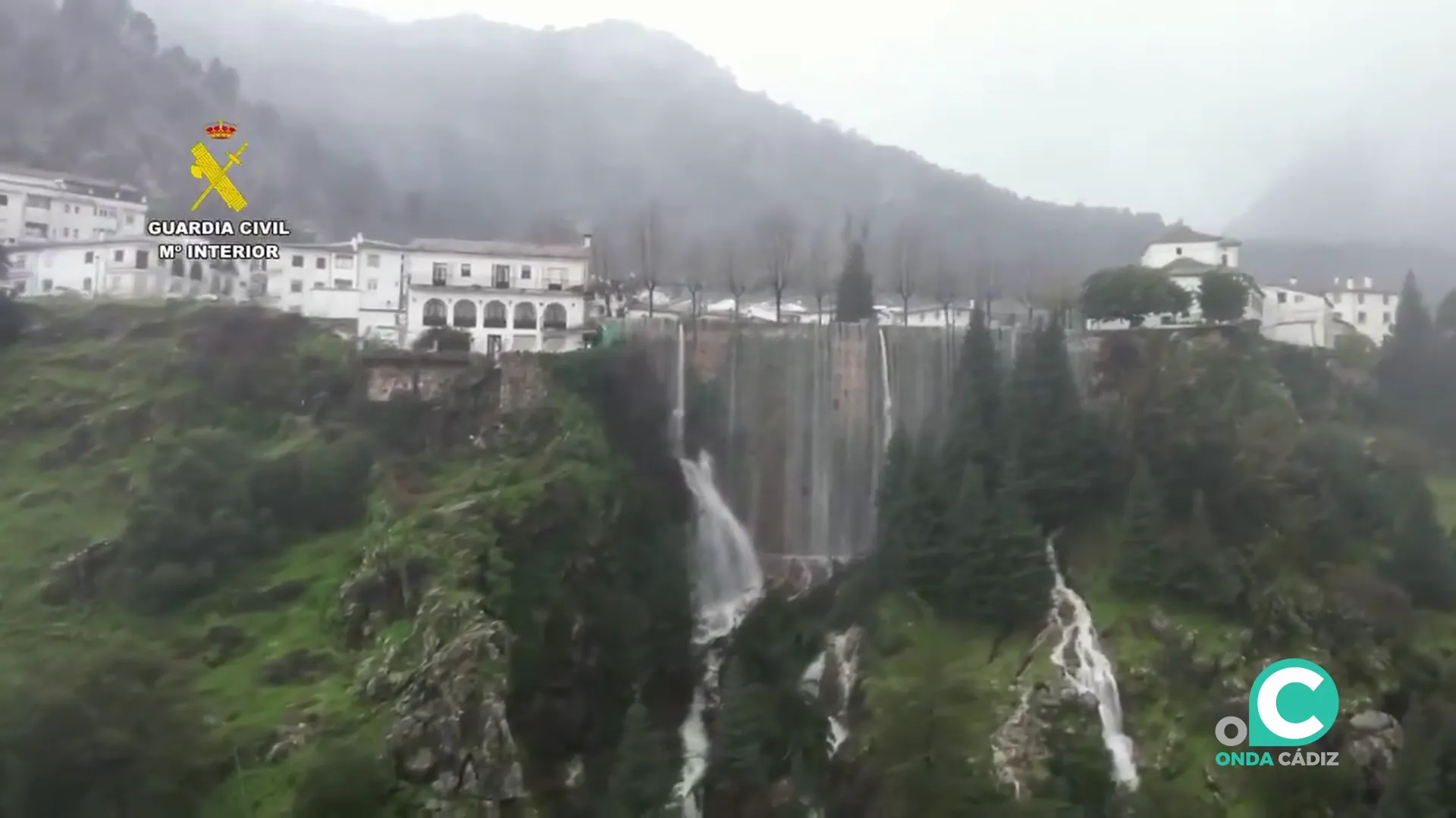 Espectacular imagen de la población serrana por las lluvias