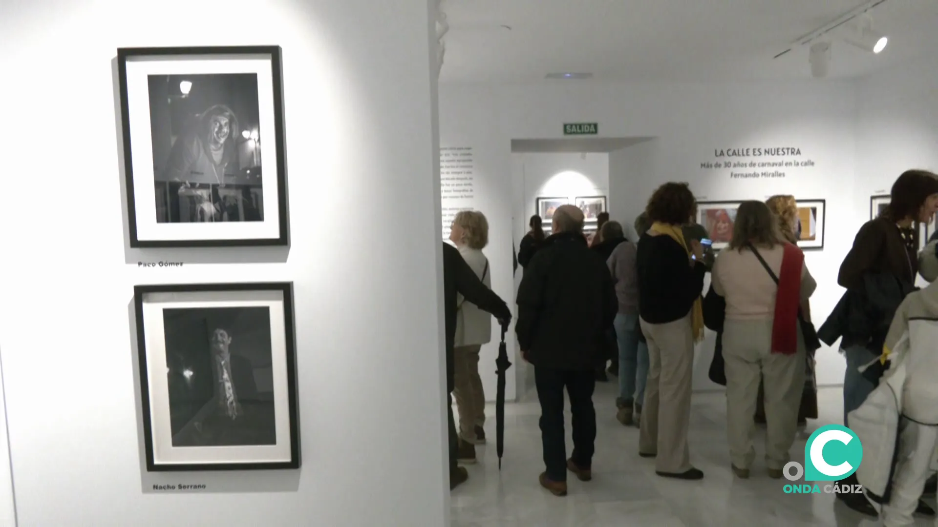 Visitantes durante la jornada inaugural de Carnaval a lapiz