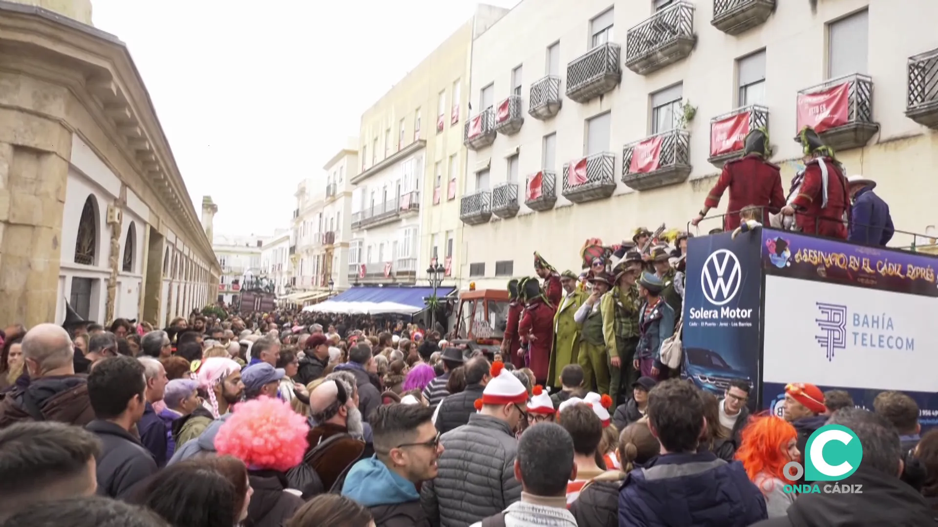 Público ante un coro en la plaza de Abastos durante las pasadas fiestas