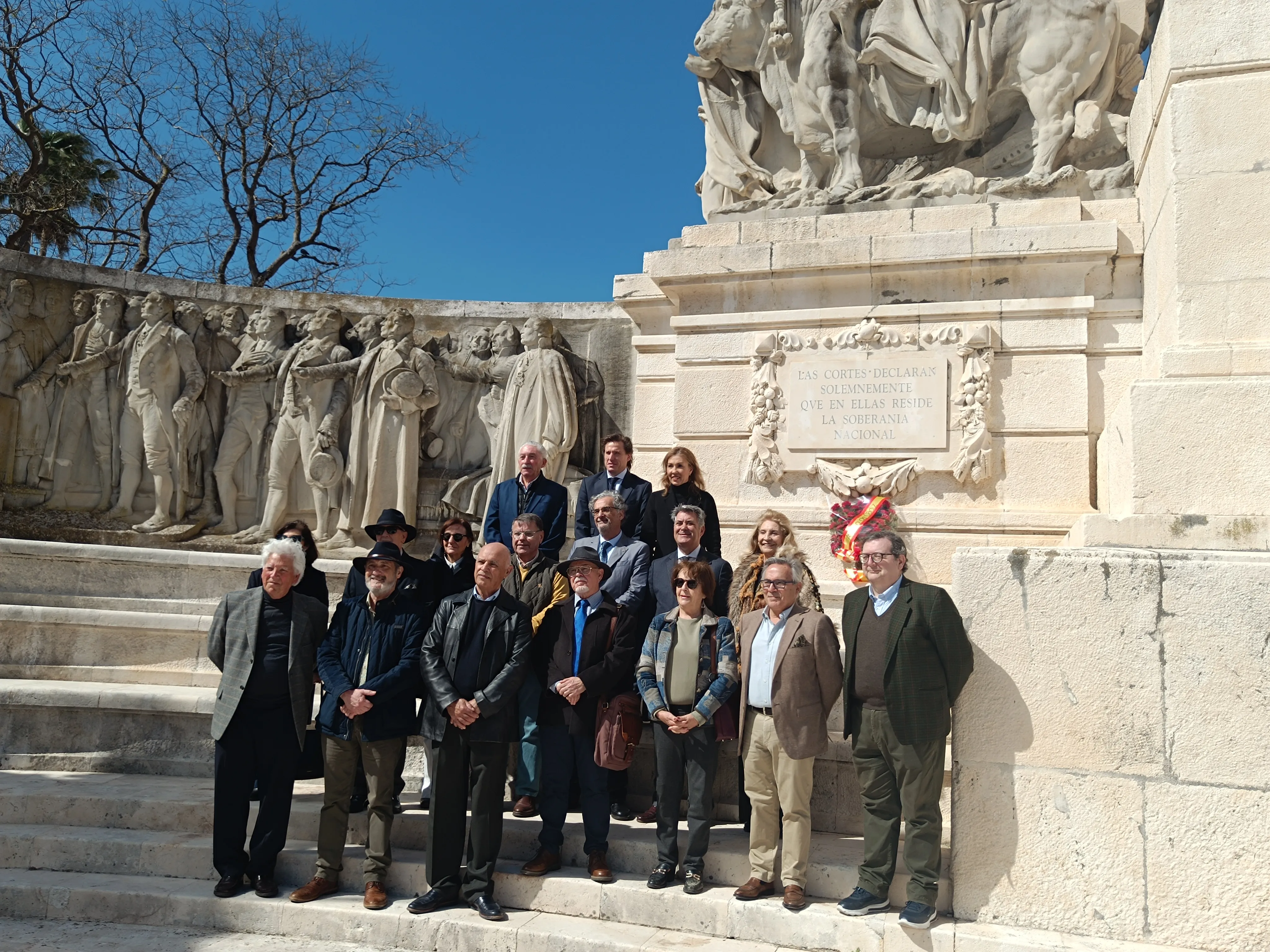 Ofrenda floral en el Monumento a las Cortes de Cádiz. 