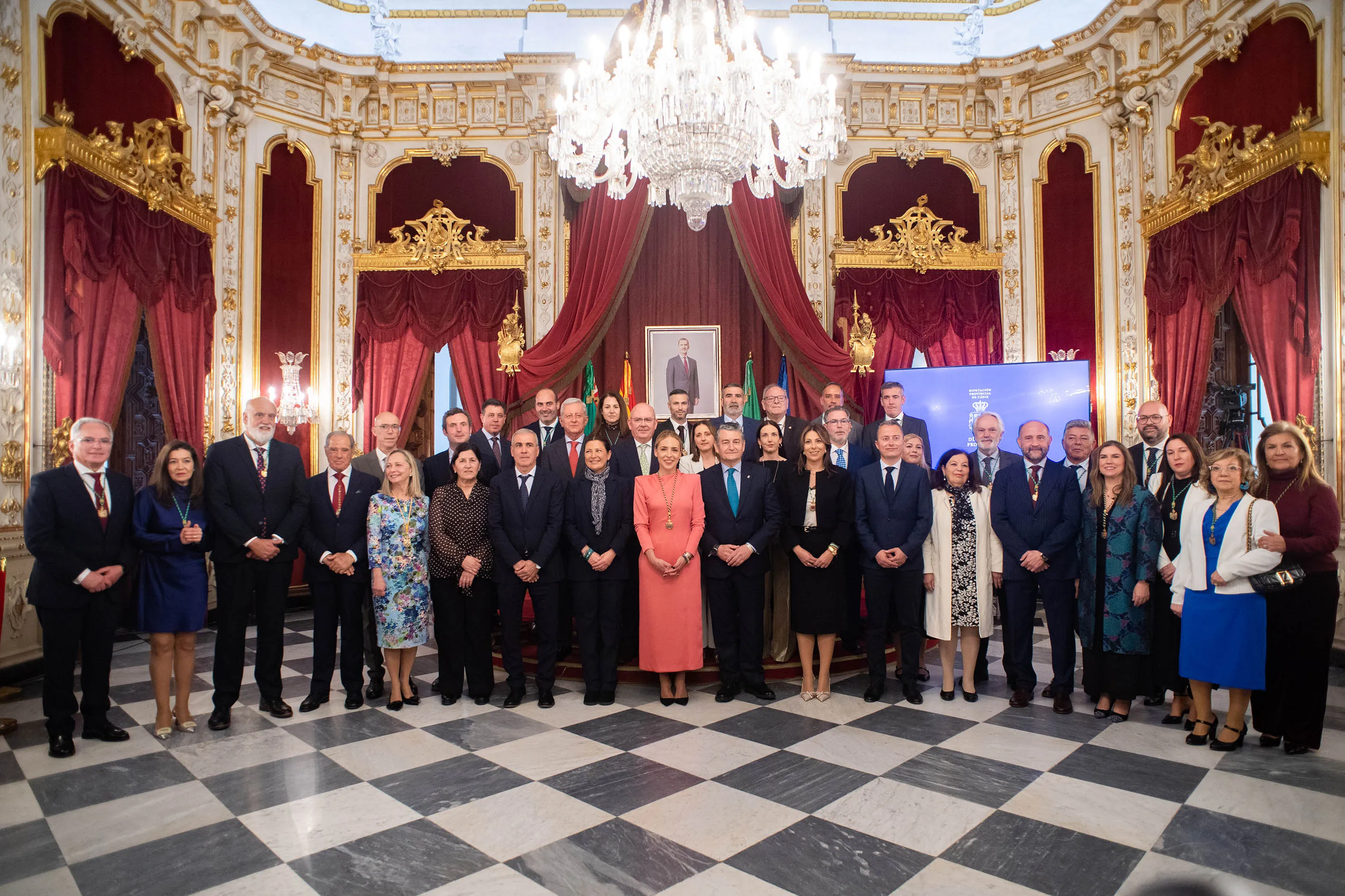 Autoridades y distinguidos tras el acto 