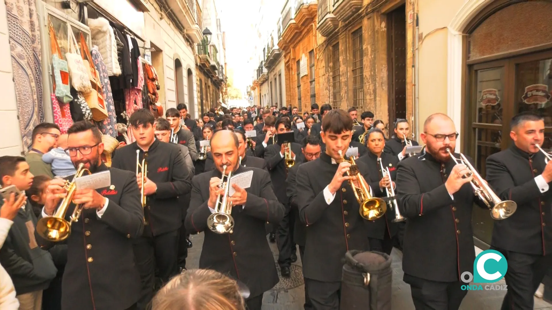 Imagen de la Agrupación Musical Polillas por la calle Veedor 