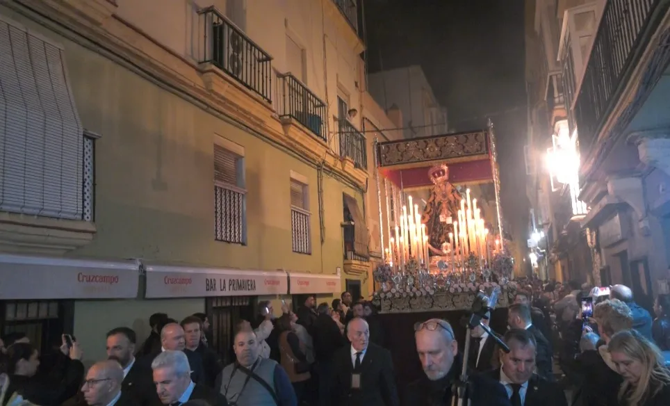 Las calles de la ciudad viven la religiosidad popular en el cuarto viernes de Cuaresma.
