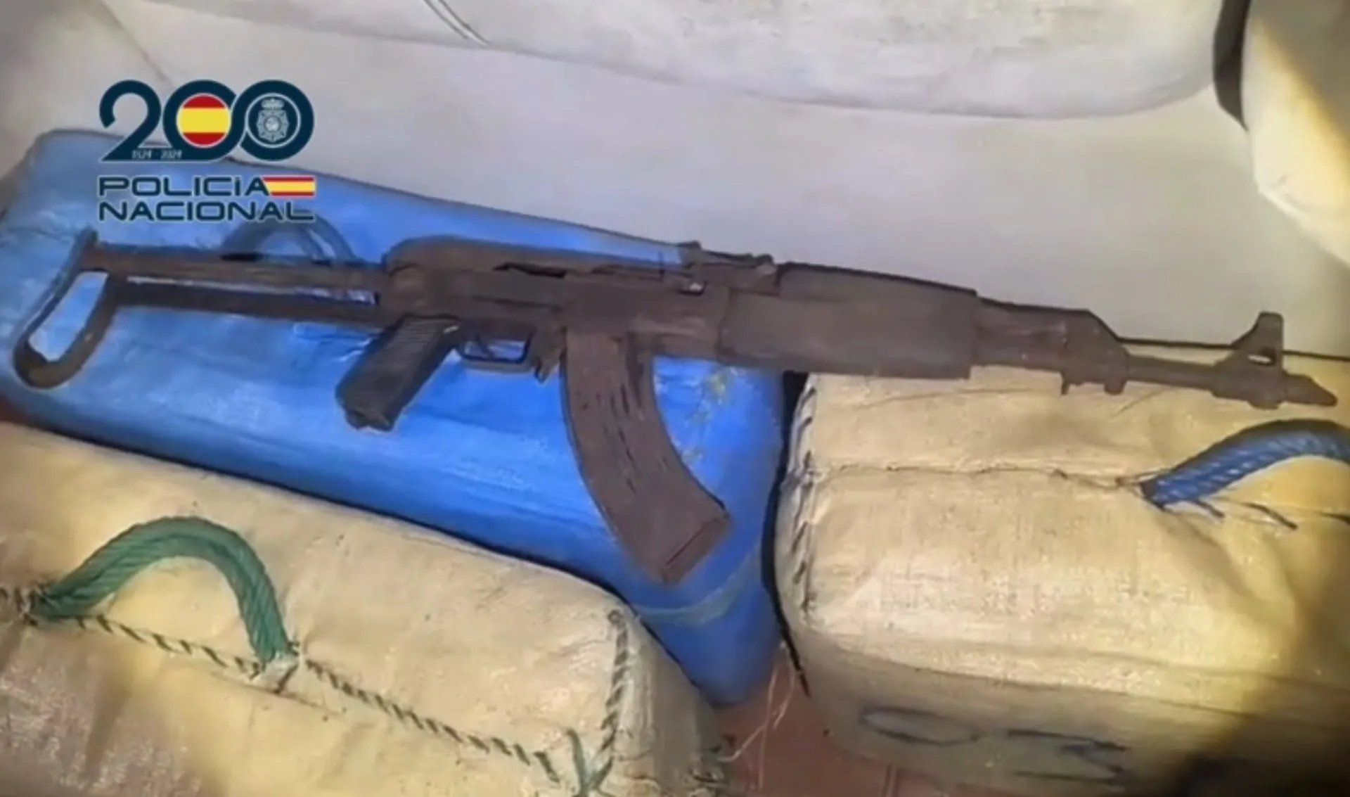 Arma de guerra intervenida por la policía nacional en otras intervenciones en la localidad gaditana en una imagen de archivo