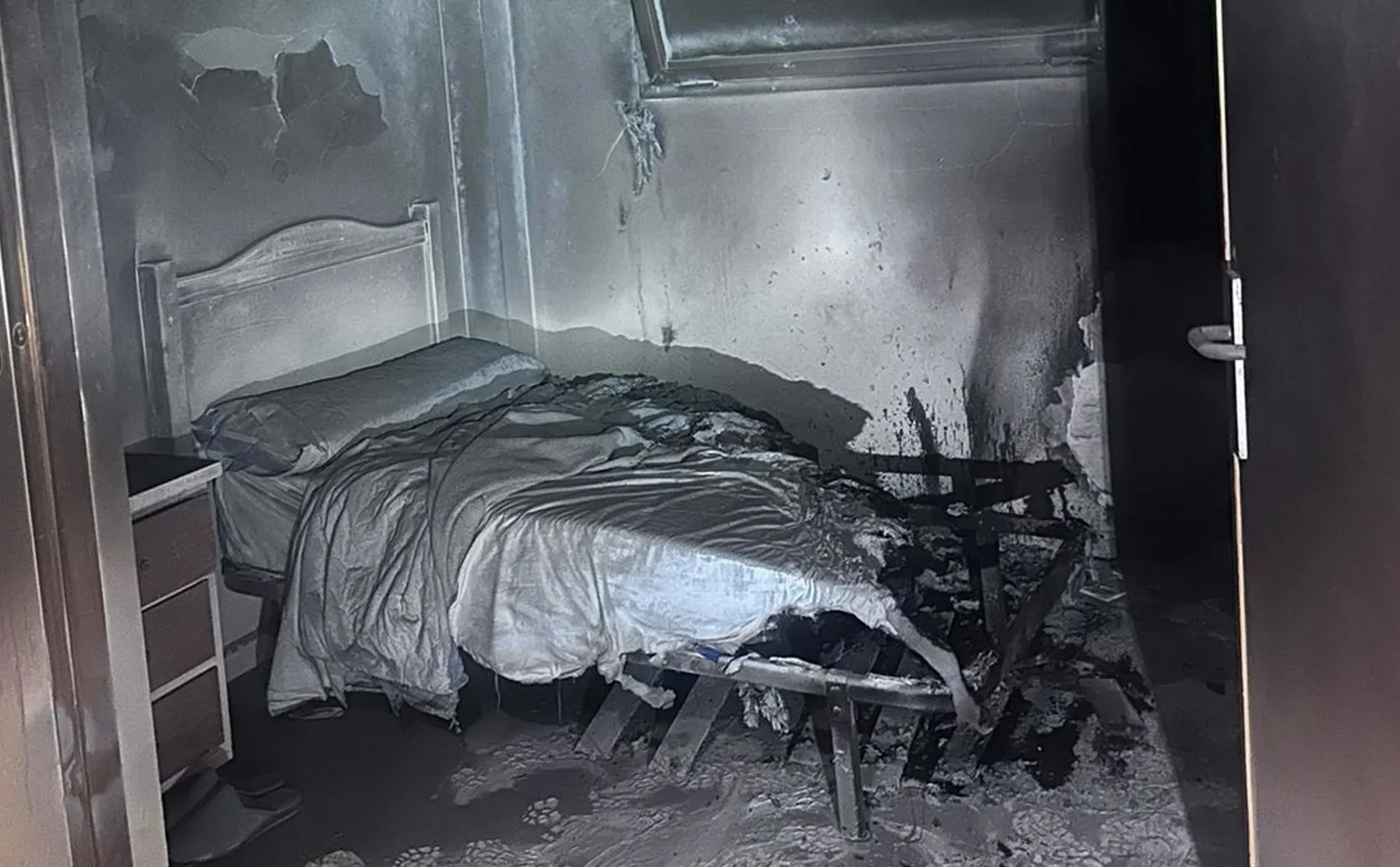 Habitación incendiada en una residencia de Afanas de El Puerto.