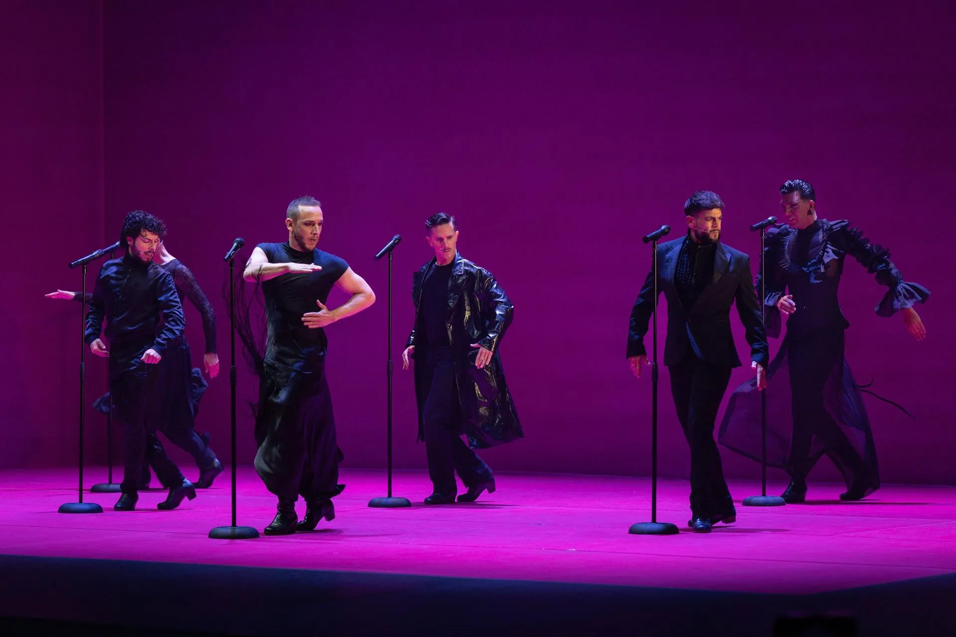 La creación de Manuel Liñán es una seductora y apasionante propuesta que reivindica la pasión del flamenco y la copla