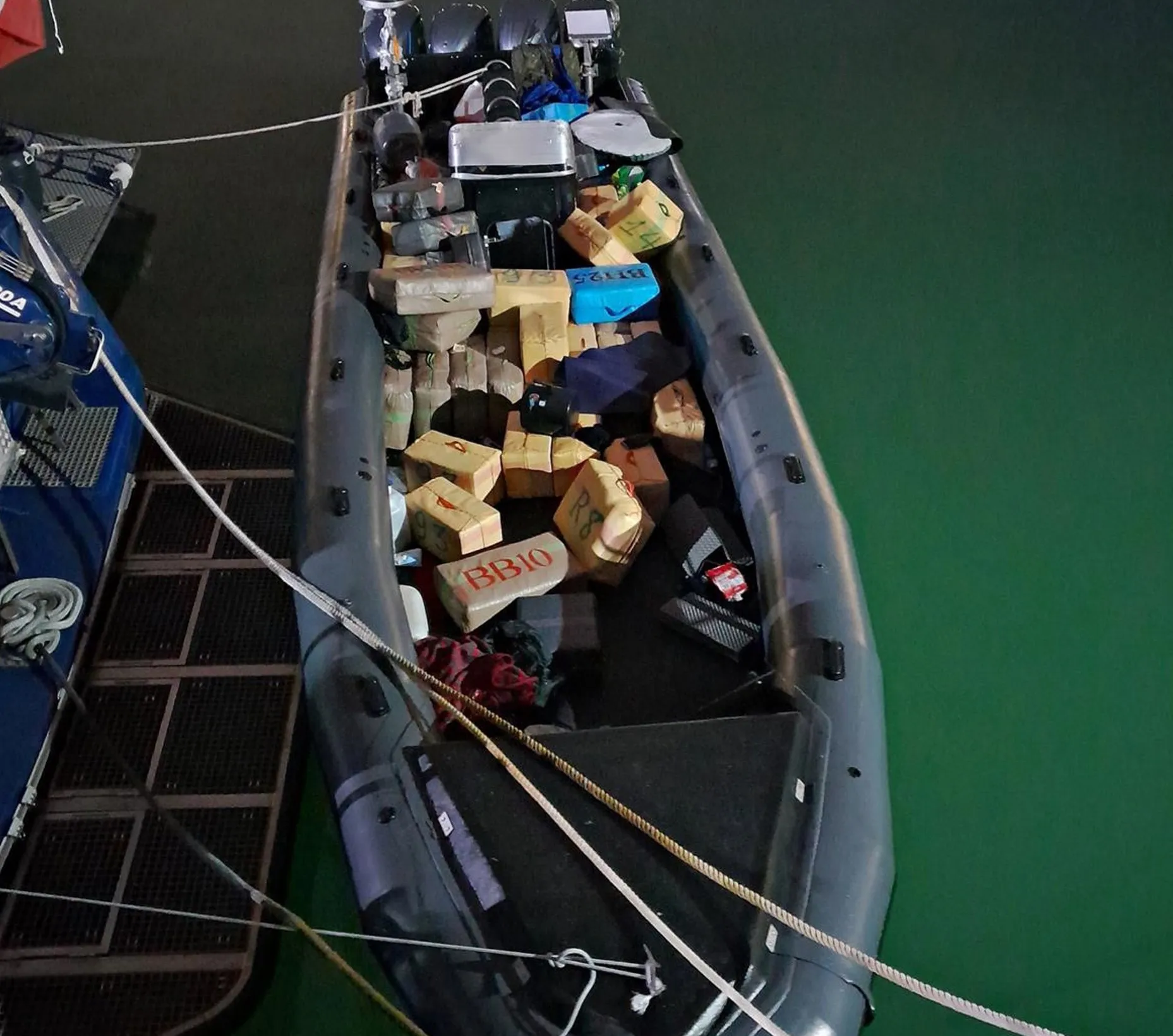 El genero incautado en el muelle tras la operación policial