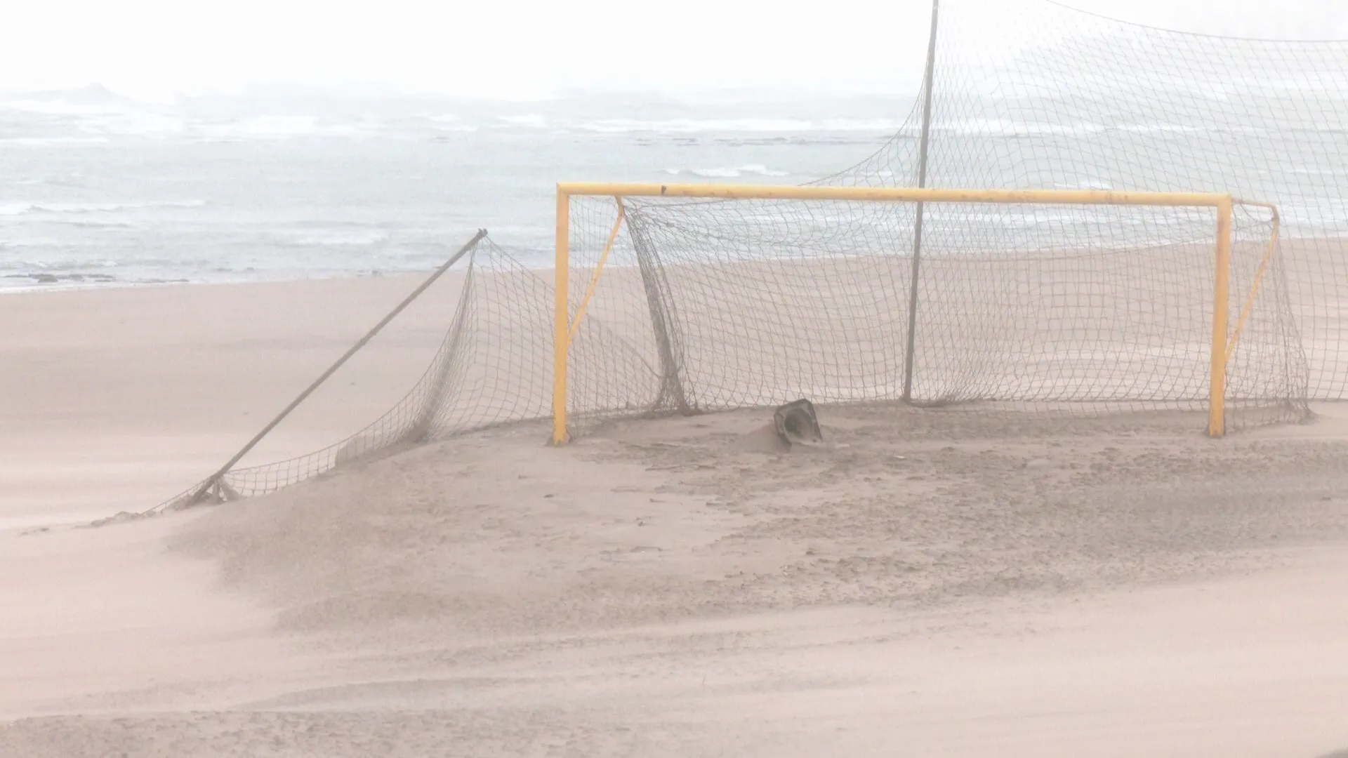 Equipamientos deportivos afectados en el litoral de la capital gaditana