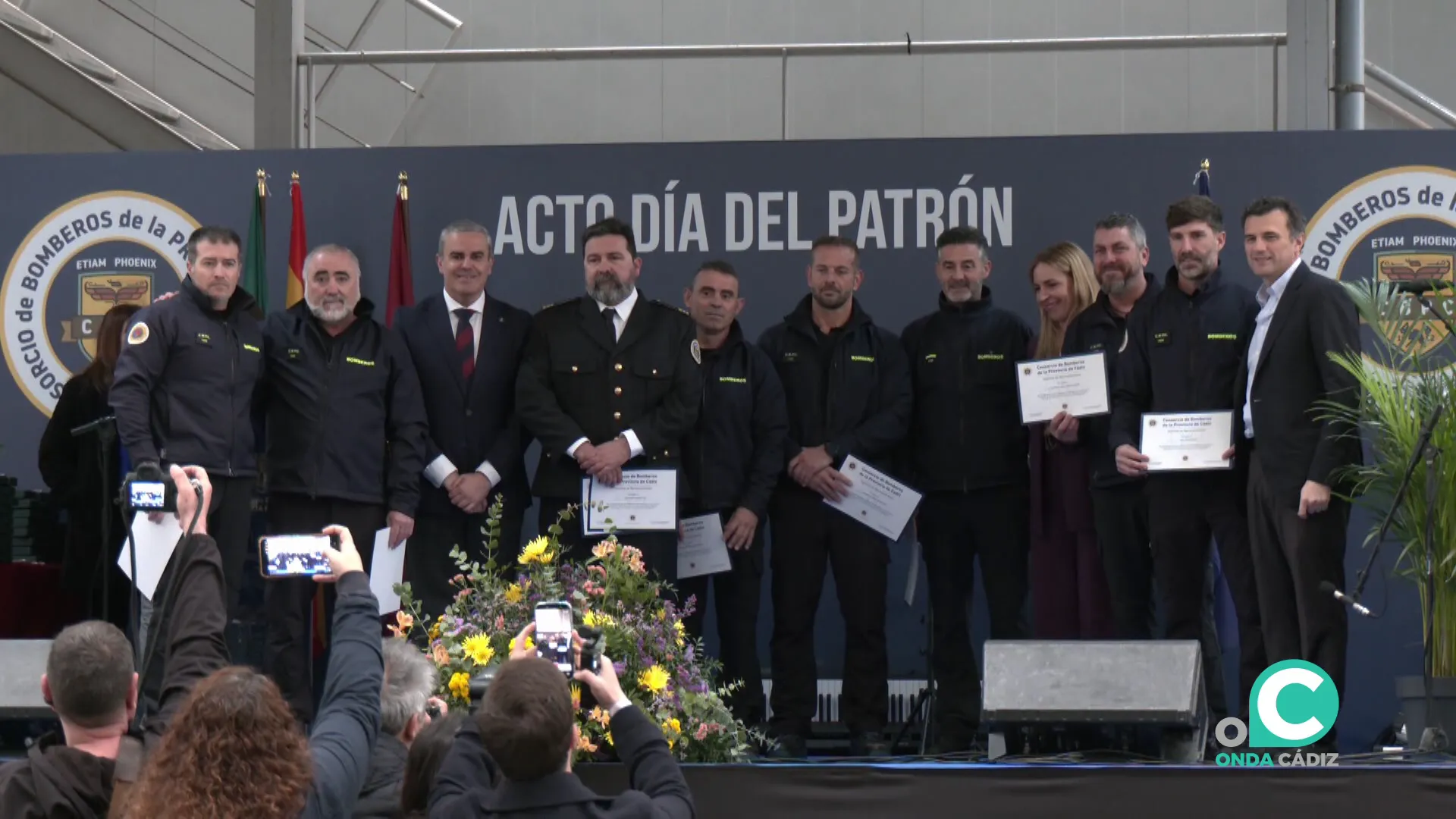 Distinguidos durante el acto institucional celebrado este viernes