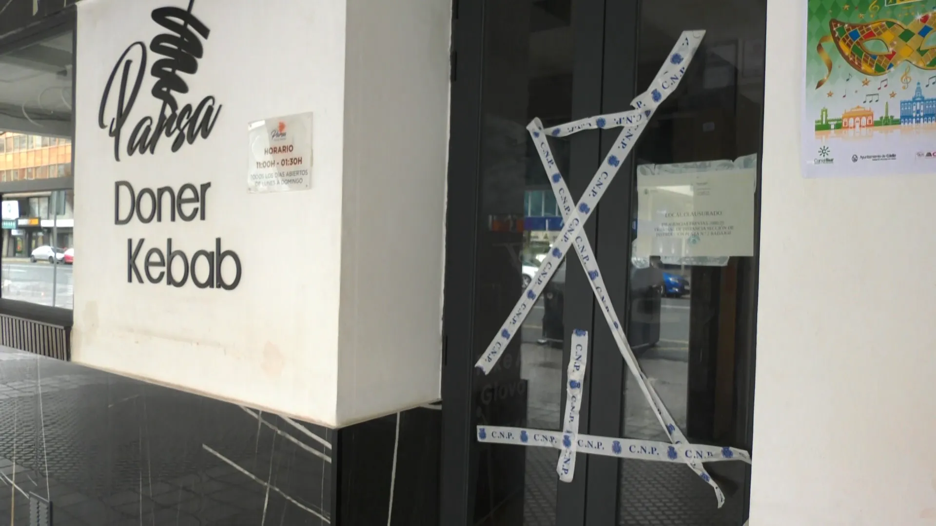 Uno de los locales precintados en la capital gaditana