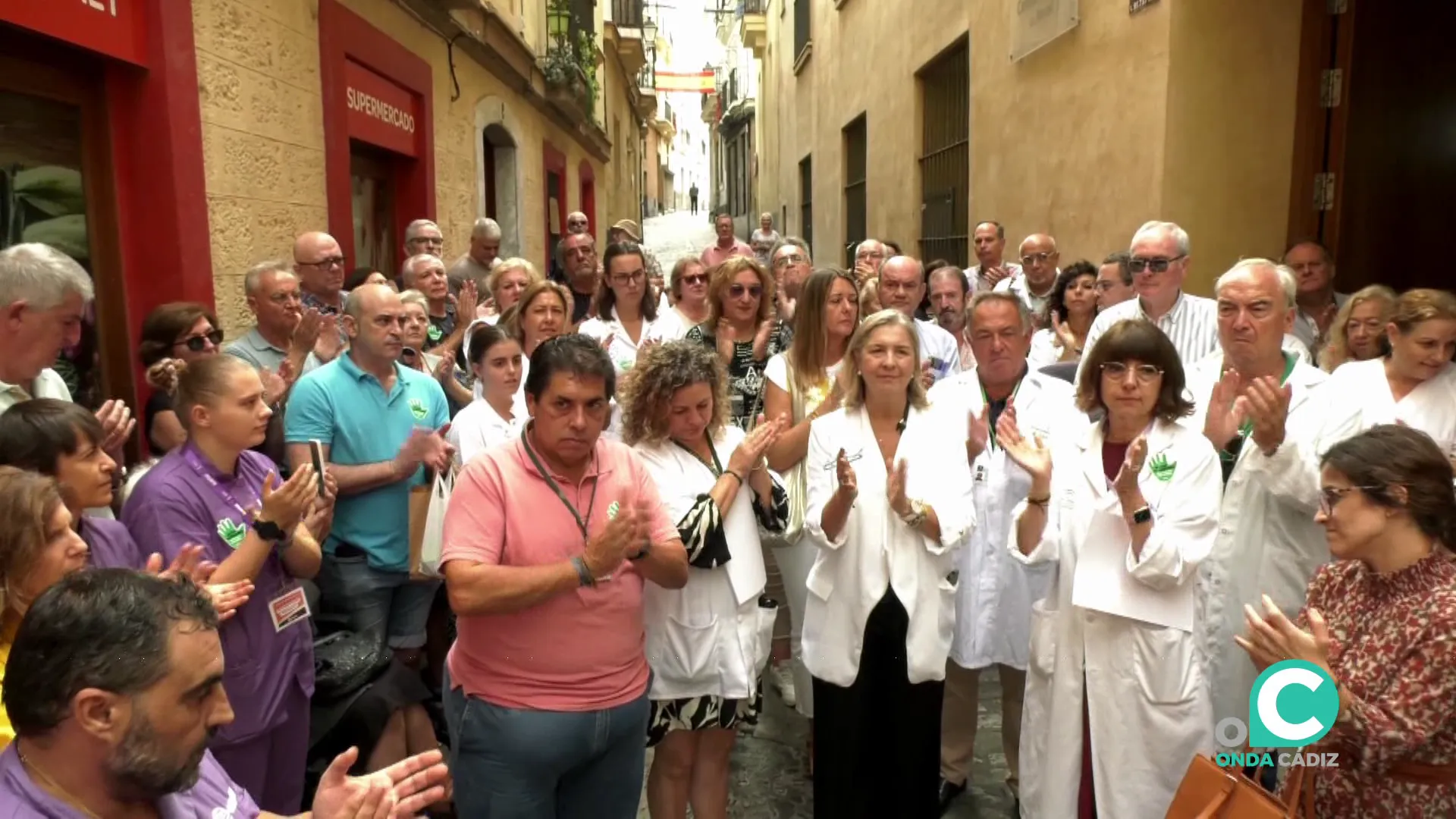 Concentración de apoyo ante las agresiones a personal médico registradas en la capital gaditana