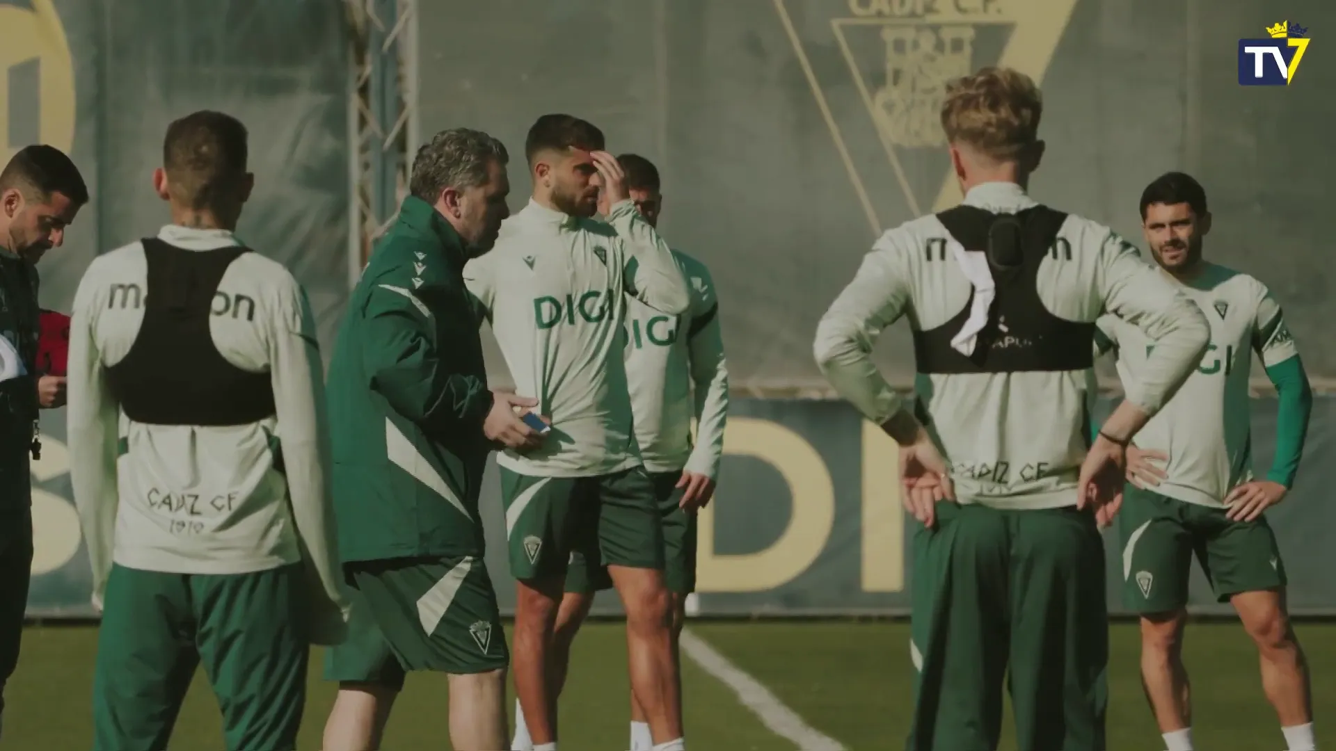 El entrenador durante una de las sesiones de preparación durante la semana