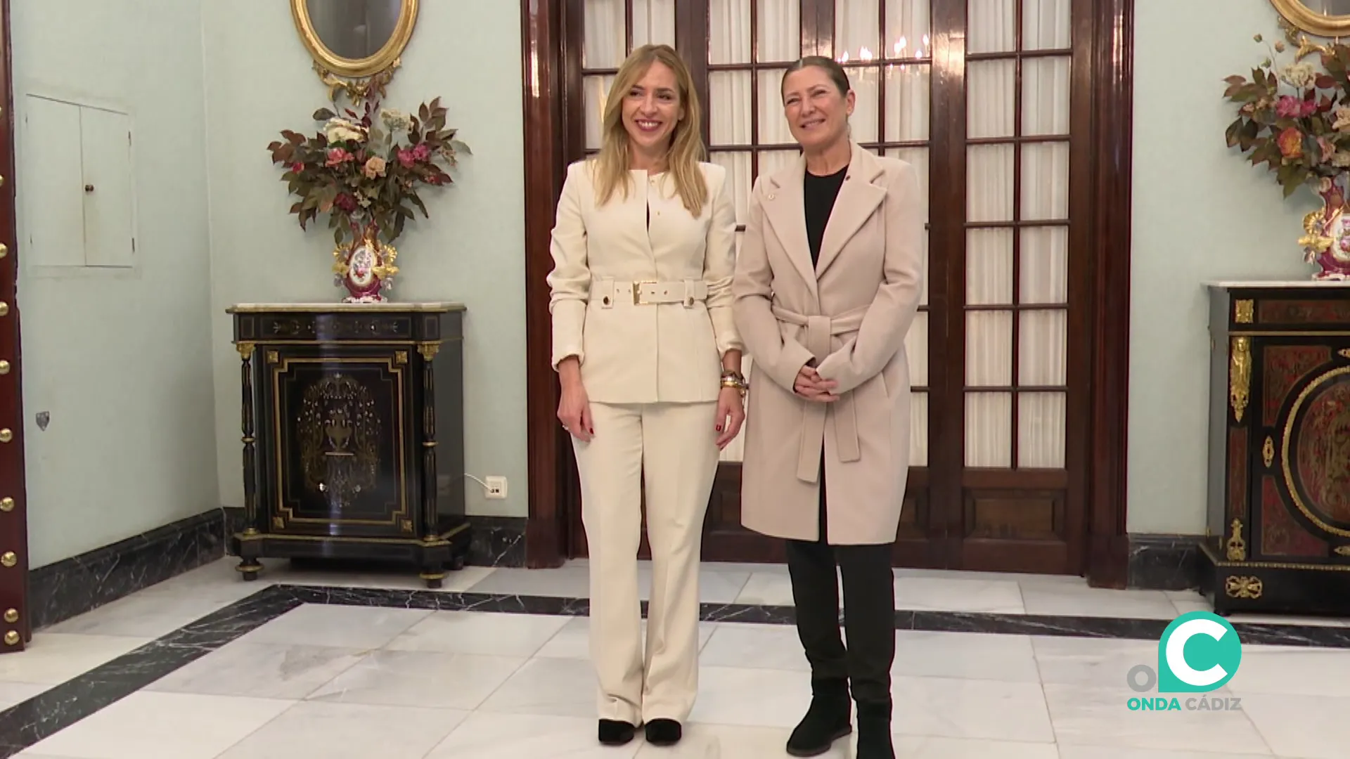 La artista con la presidenta en un momento del acto celebrado el pasado jueves