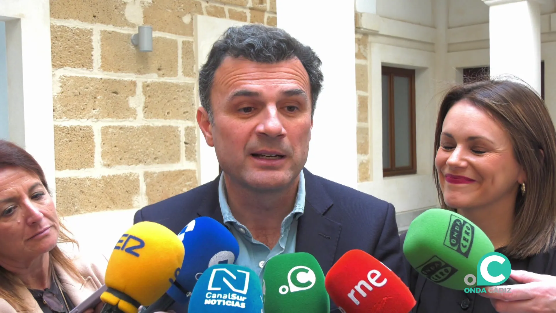 El dirigente interviene ante los medios este martes en la capital gaditana